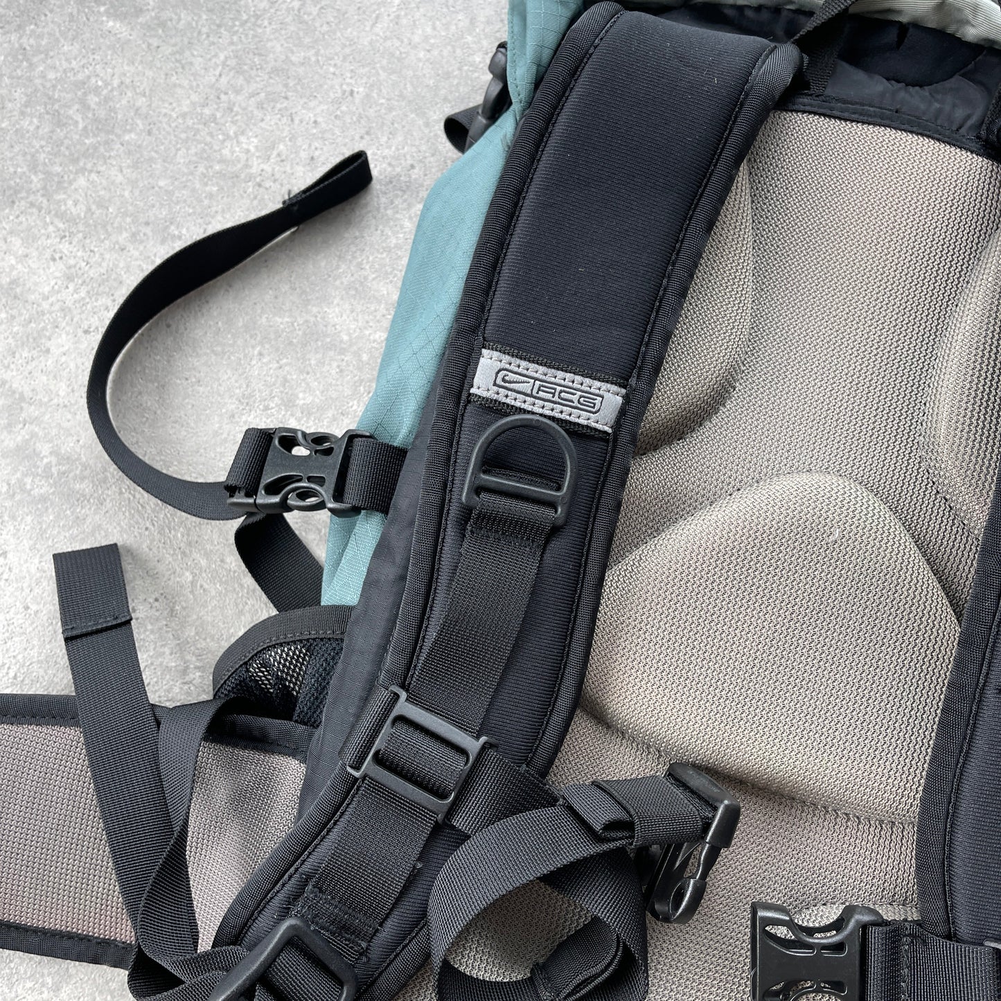 Nike ACG 1990s 40L technical tonal backpack (22”x15”)