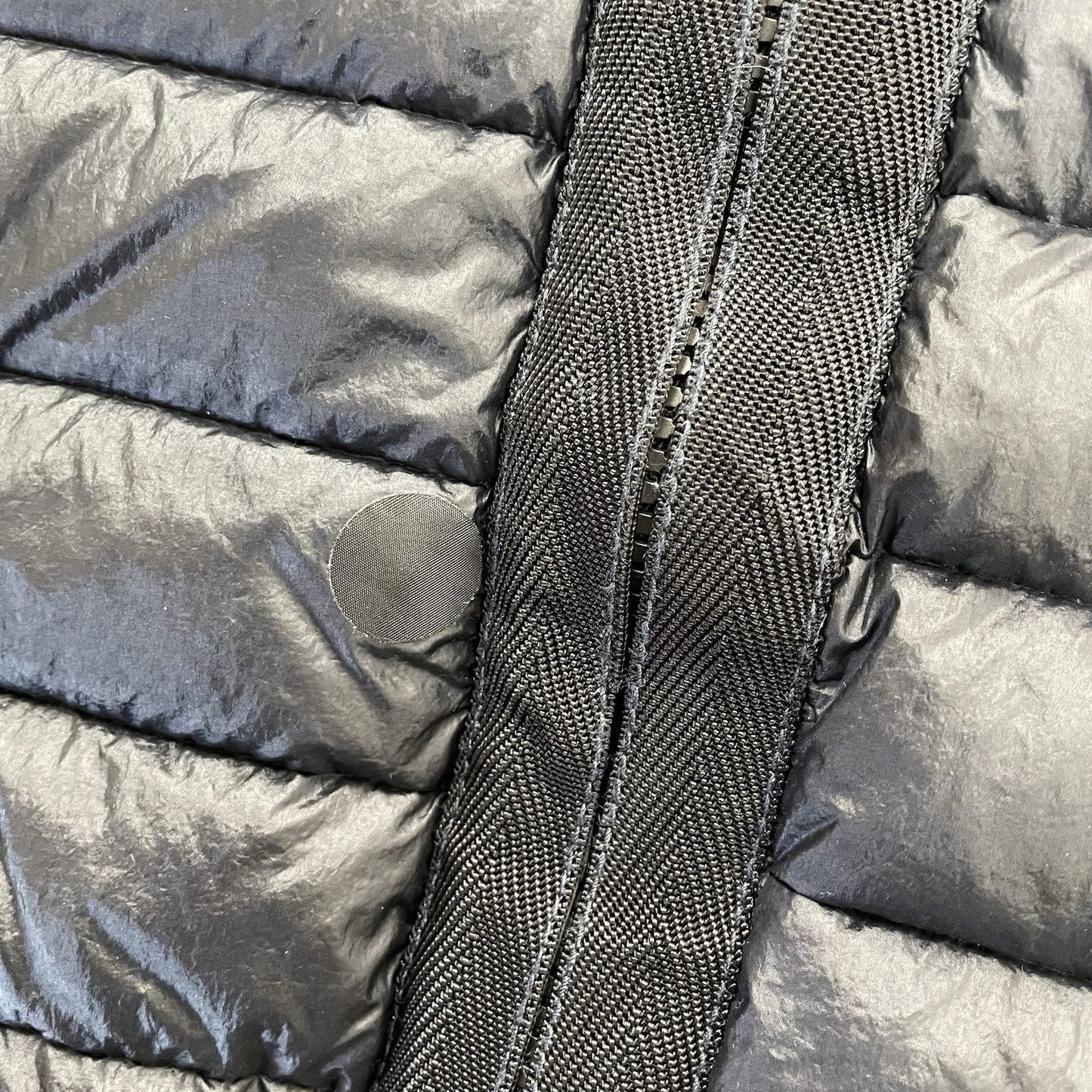 Stone Island Puffer Jacket AW23 Loom Woven Chambers R-Nylon Down-TC, Size Medium | O/S, Navy
