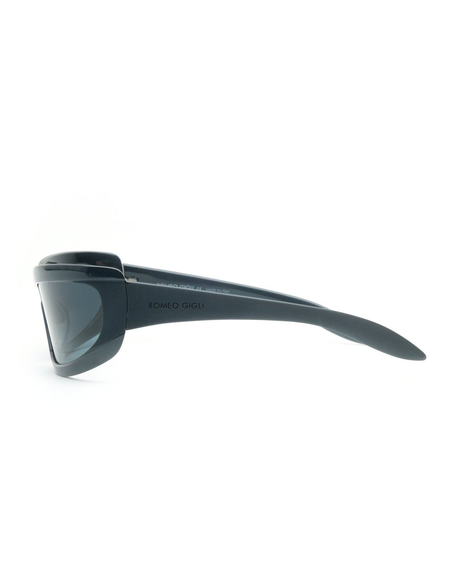 https://cdn.shopify.com/s/files/1/0818/5459/5398/files/romeo-gigli-sunglasses-175033.jpg?v=1749595146