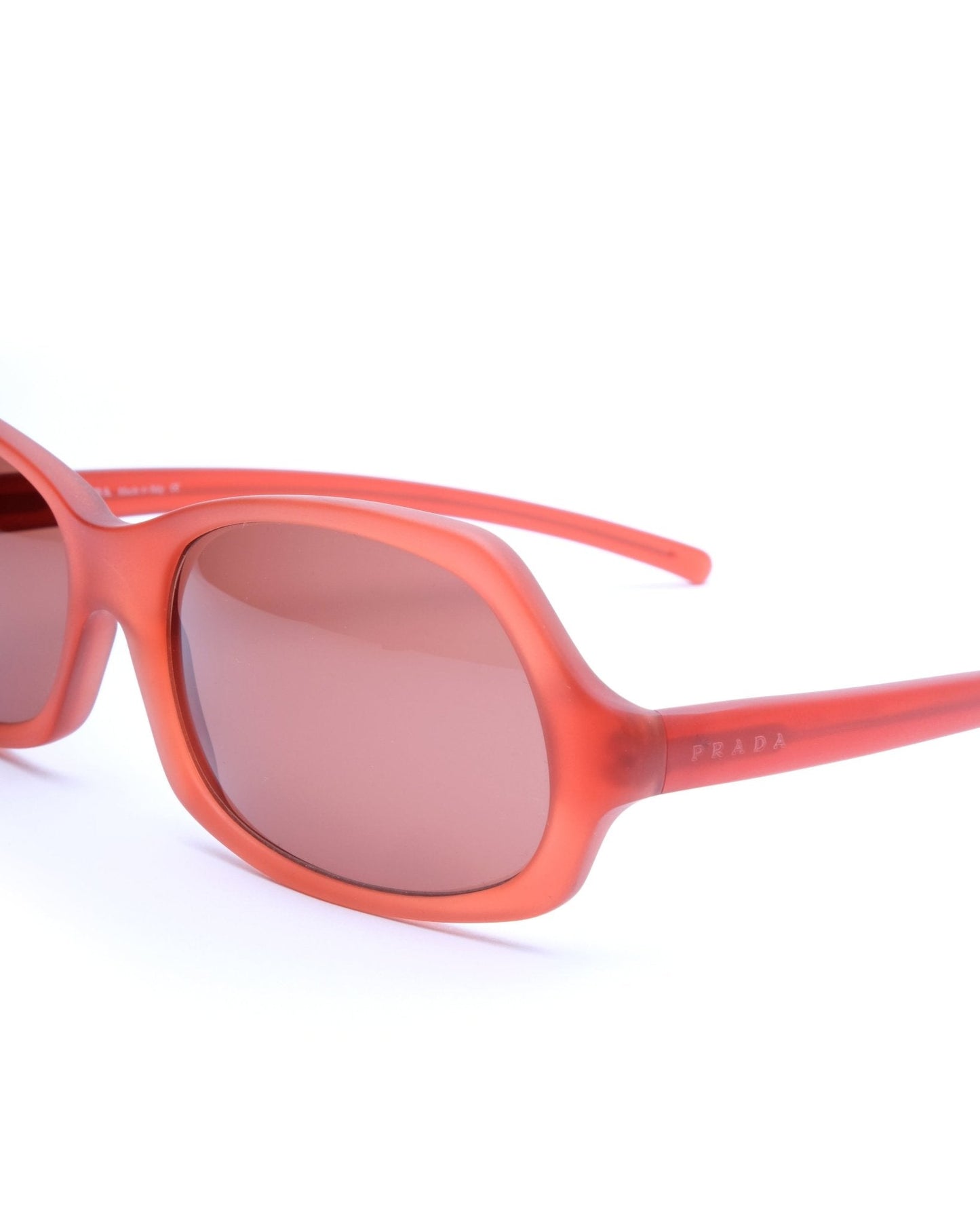 https://cdn.shopify.com/s/files/1/0818/5459/5398/files/ss2001-prada-sunglasses-su218-318037.jpg?v=1749227887