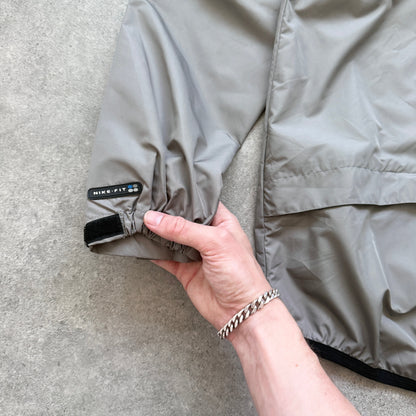 Nike ACG 1990s technical lightweight packable shell jacket (L)