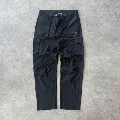 Arc’teryx 2000s technical lightweight waterproof trousers (L)