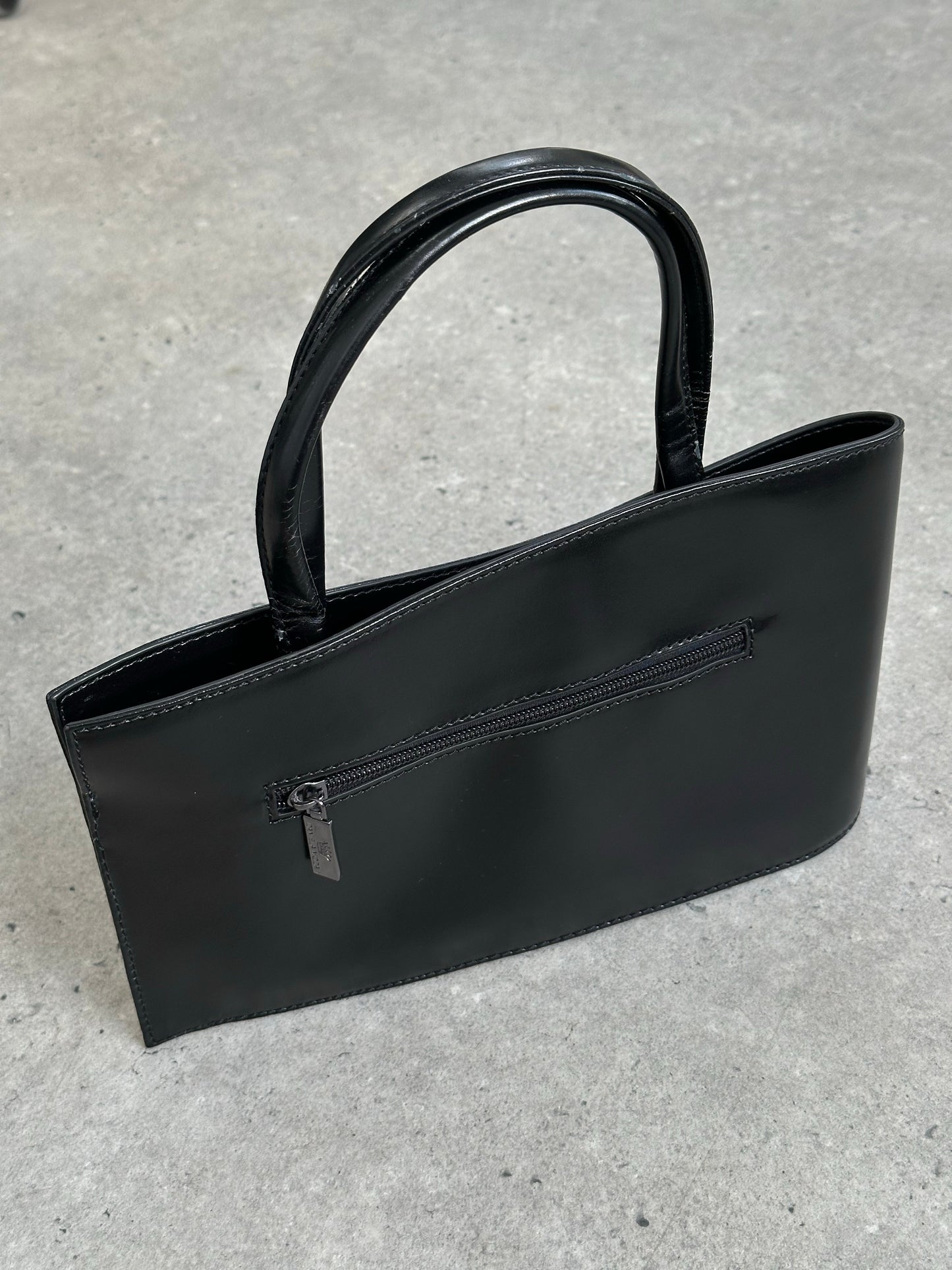 Italian Vintage 2000s Curved Leather Hand Bag