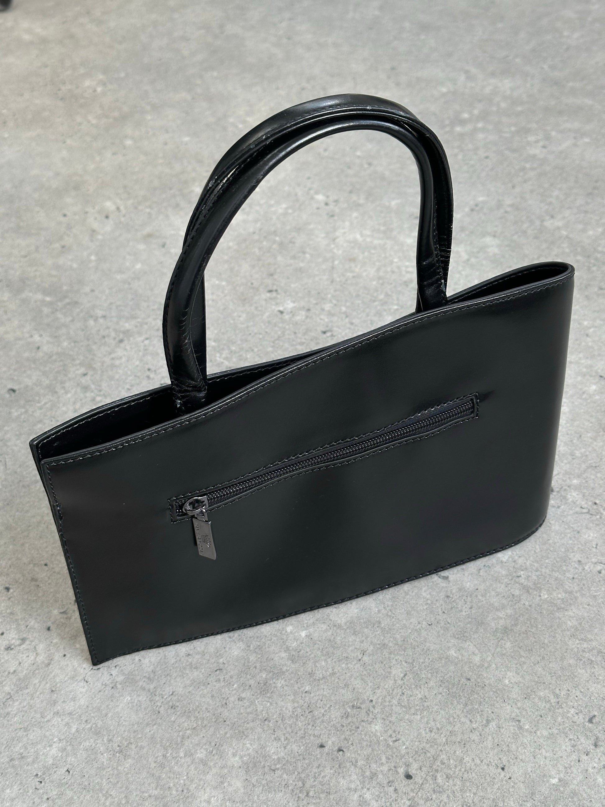 Italian Vintage 2000s Curved Leather Hand Bag