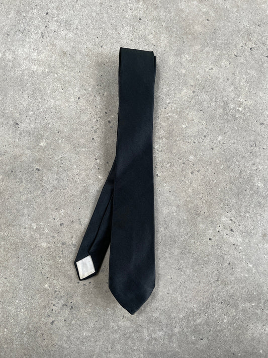 Vintage 1990s pure silk tie with classic pattern, showcasing smooth fabric and elegant design.