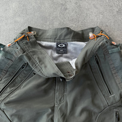 Oakley Software RARE 2000s technical ripstop cargo shorts (M)
