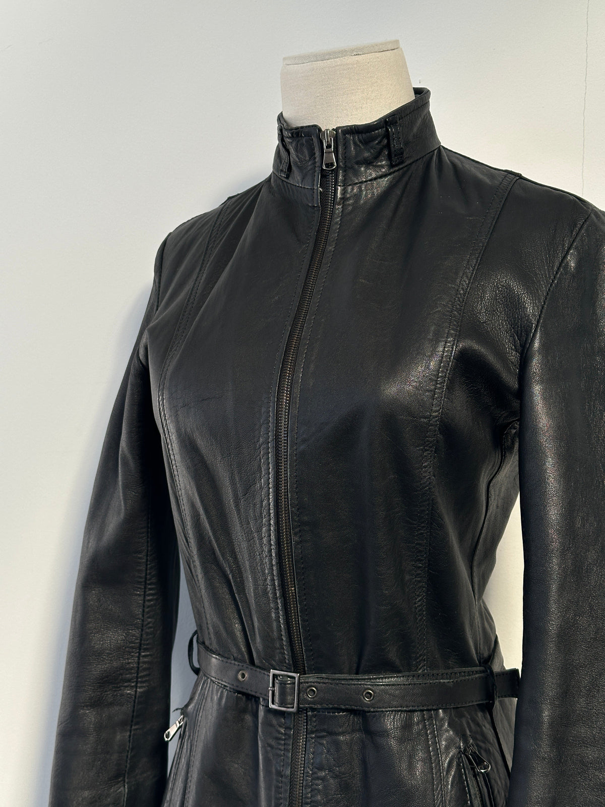 Italian vintage 1990s double zip belted leather jacket, XS, with classic design and textured leather from the Vintage brand.