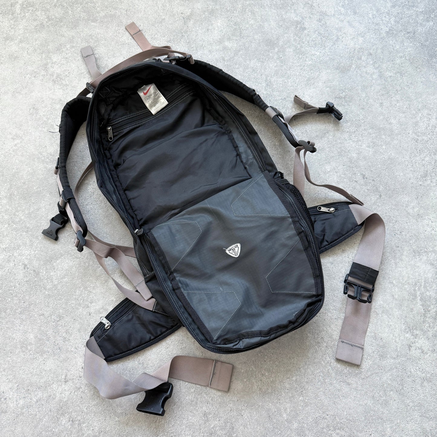 Nike ACG 1990s 40L technical backpack (22”x15”)