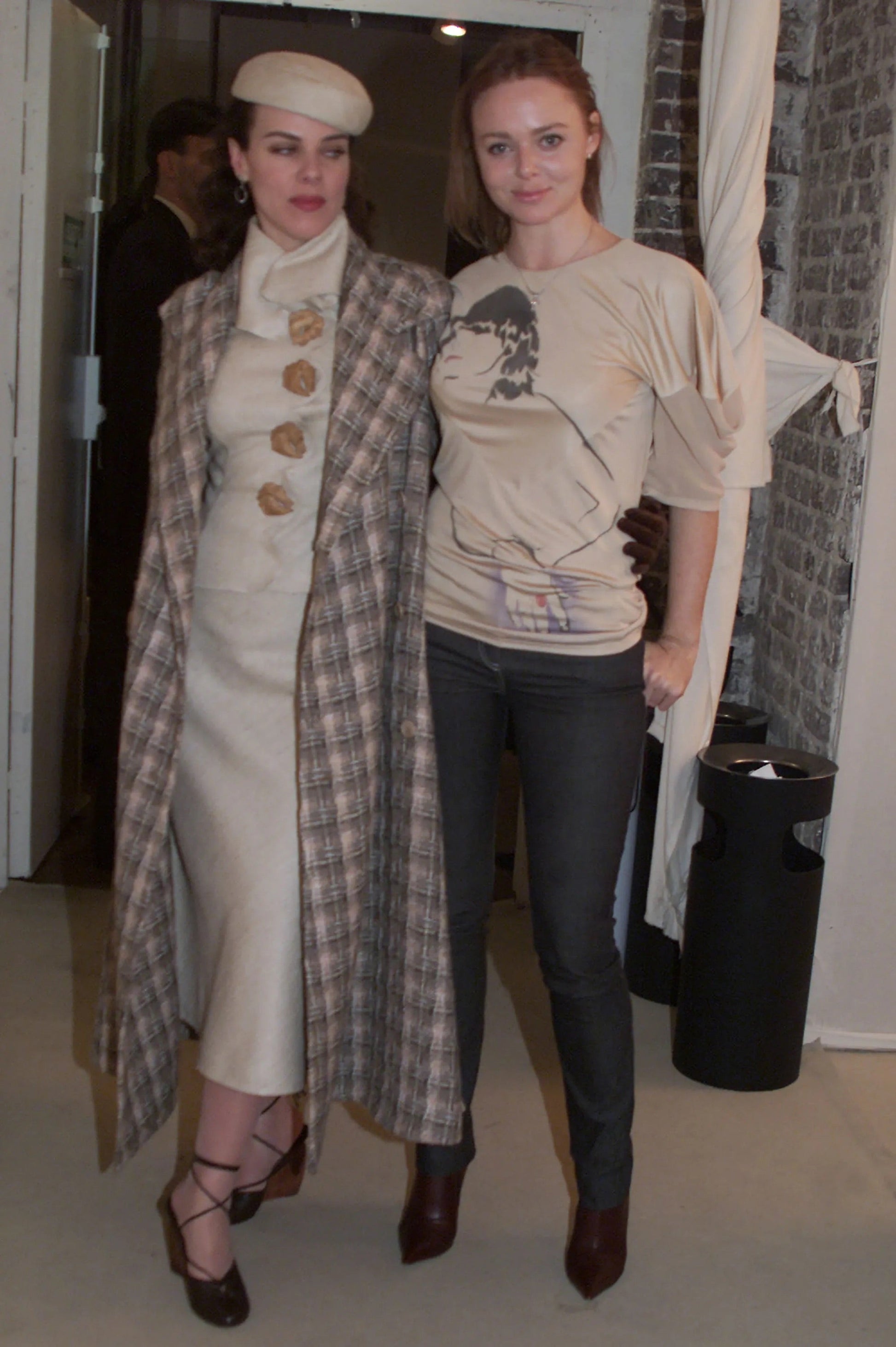 https://cdn.shopify.com/s/files/1/0608/1367/2525/files/06-chloe-ready-to-wear-fall-2001-beauty-debi-mazar-stella-mccartney.jpg?v=1771447824