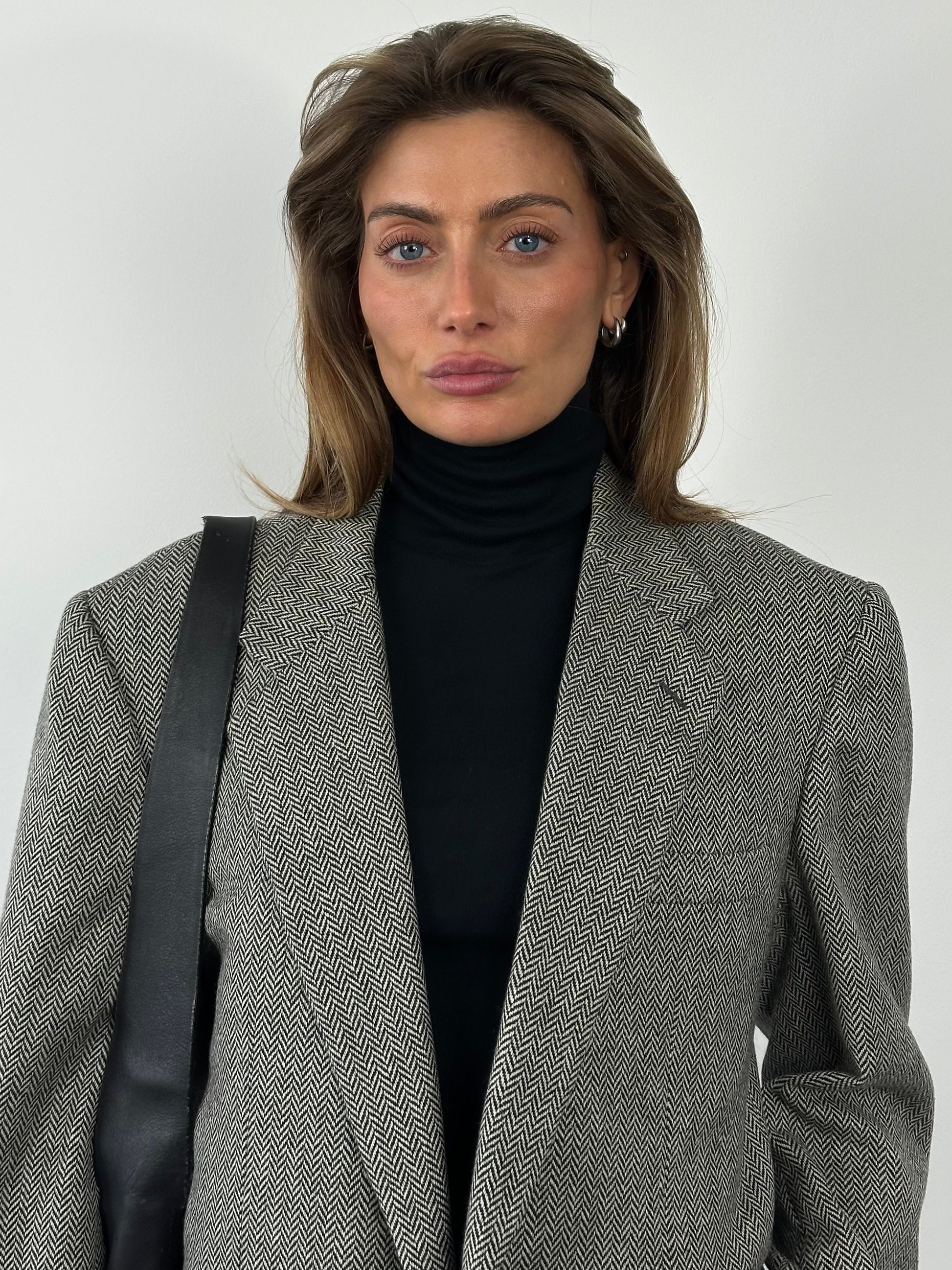 Burberry 1990s pure wool herringbone blazer in XL size, featuring classic tailored design and check pattern fabric.
