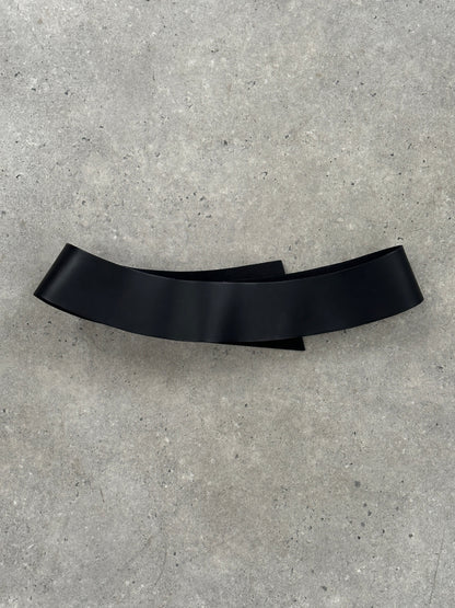 Vintage 1990s calf leather chunky minimal belt with bold buckle, W34, featuring classic vintage style and rich leather texture.
