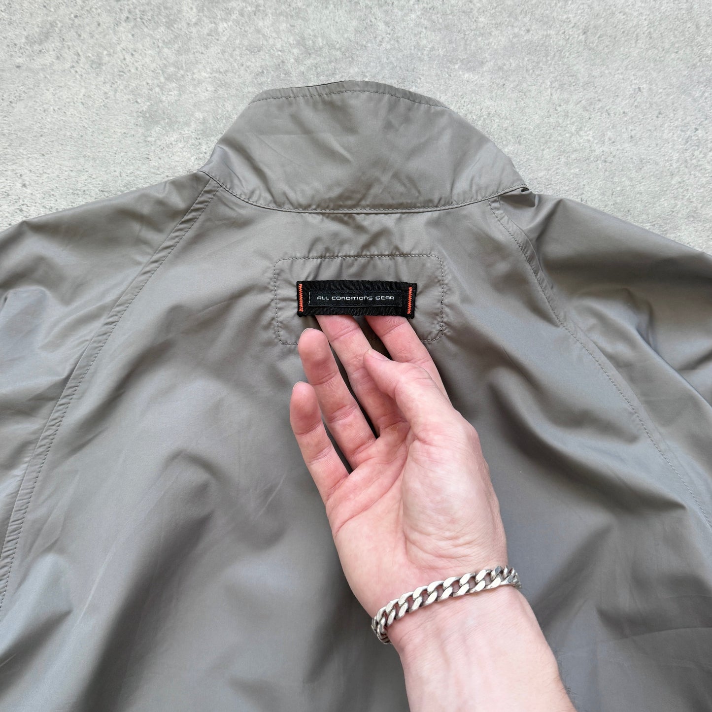 Nike ACG 1990s technical lightweight packable shell jacket (L)