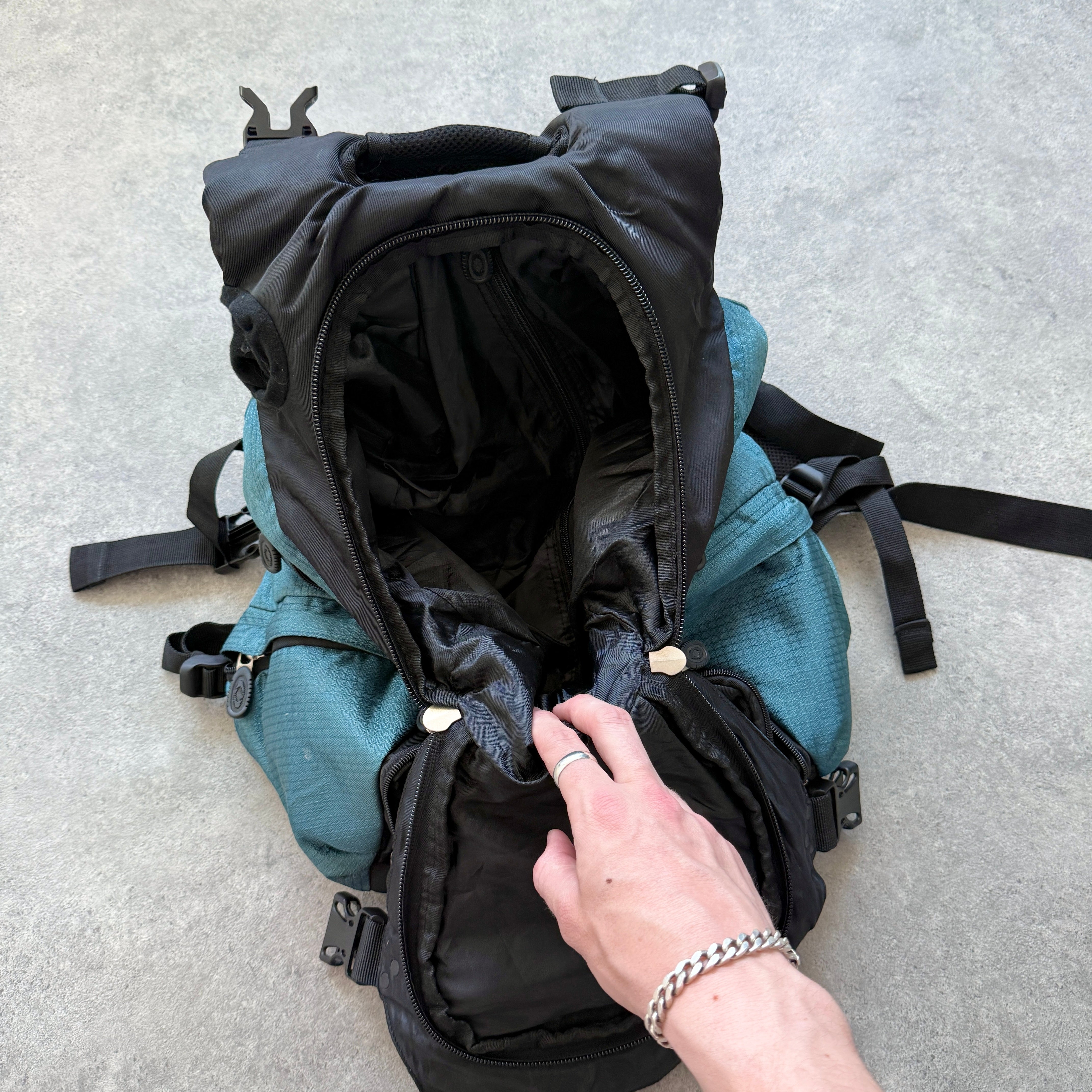 Oakley Software 2000s technical utility backpack (22”x18”) – Known