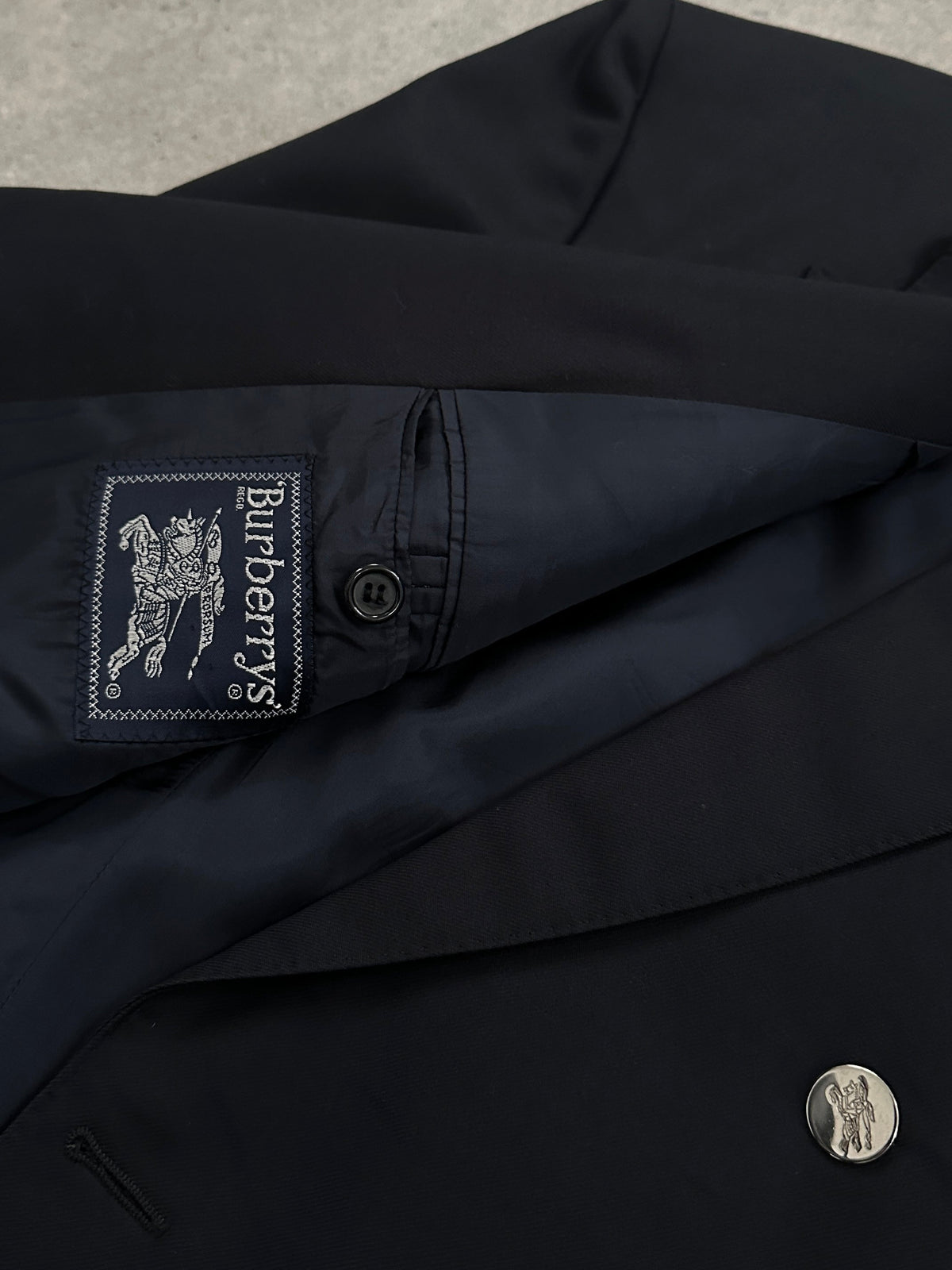 Burberry 1980s pure wool double-breasted blazer in size 46R, featuring a classic tailored fit with buttons and lapel details.