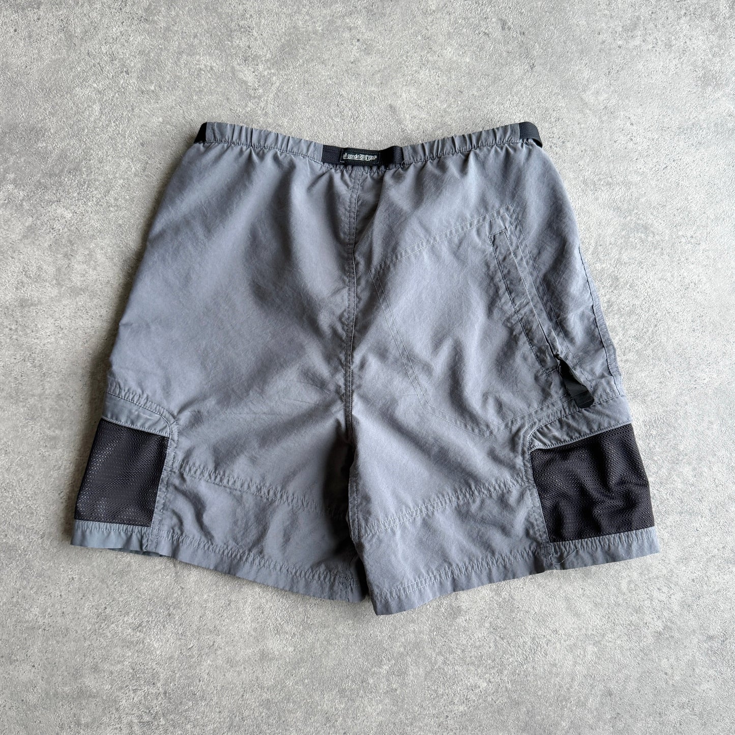 Nike ACG 2000s technical cargo shorts (M)