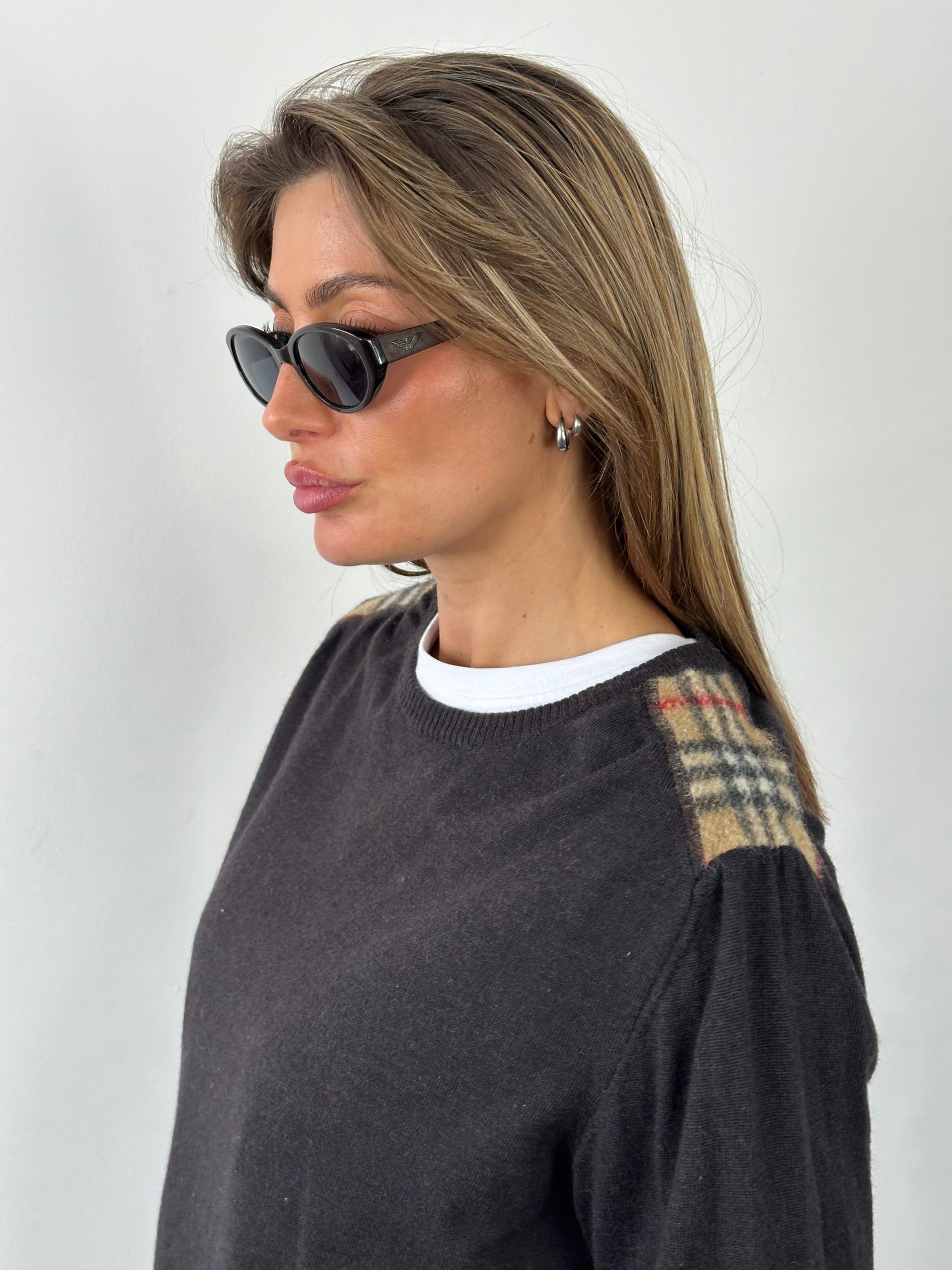 Burberry London 2000s wool knit jumper in size M, featuring classic pattern and cozy texture, displayed on a plain background.