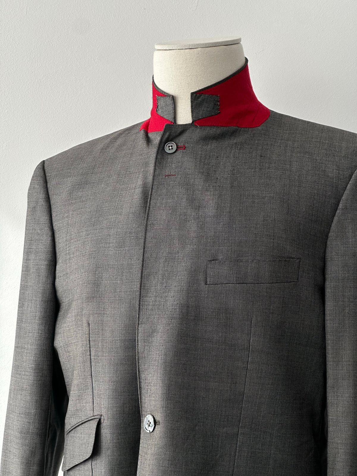 Loro Piana 1990s pure wool blazer with high neck and contrasting collar, tailored fit in classic style.