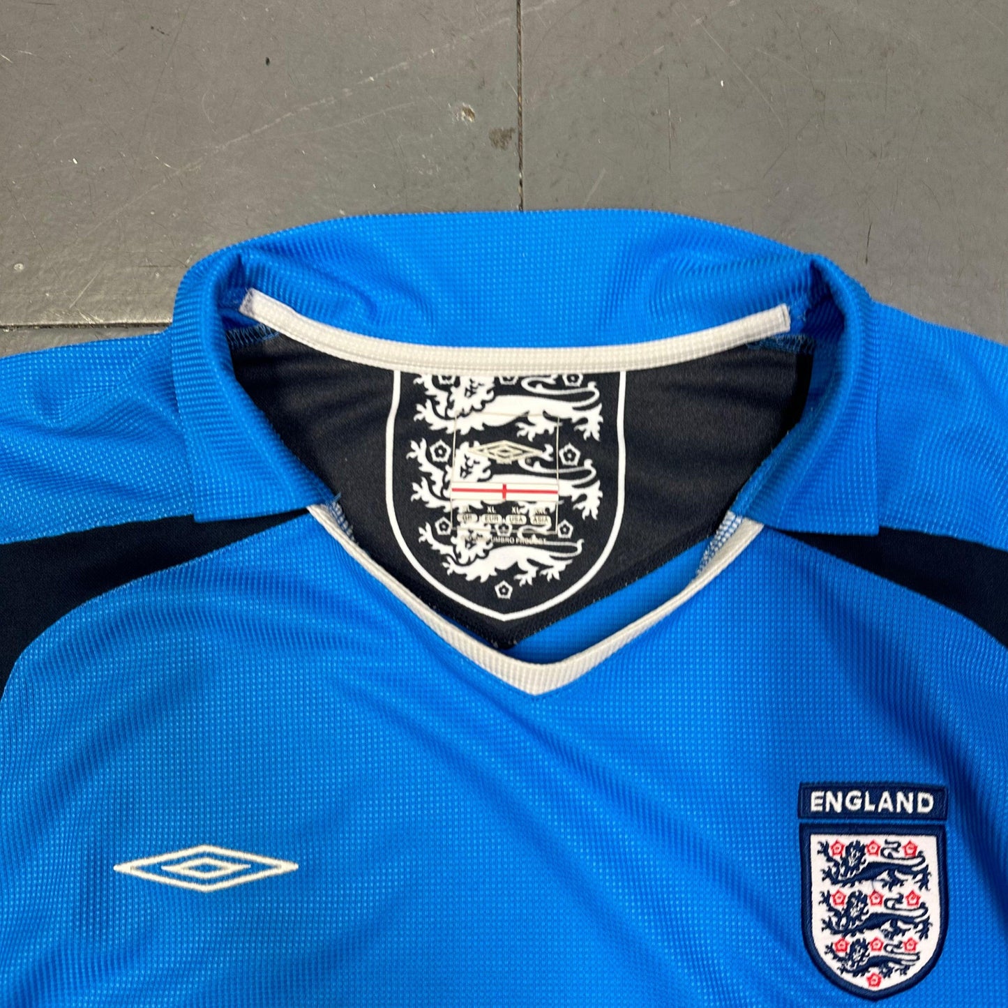 Nike England 2005/06 Training Shirt In Blue ( XL ) - Known Source