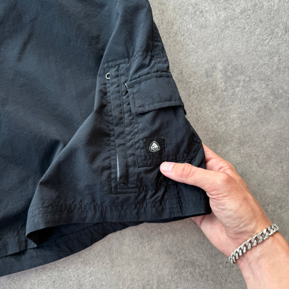 Nike ACG 2000s technical cargo shorts (XL)