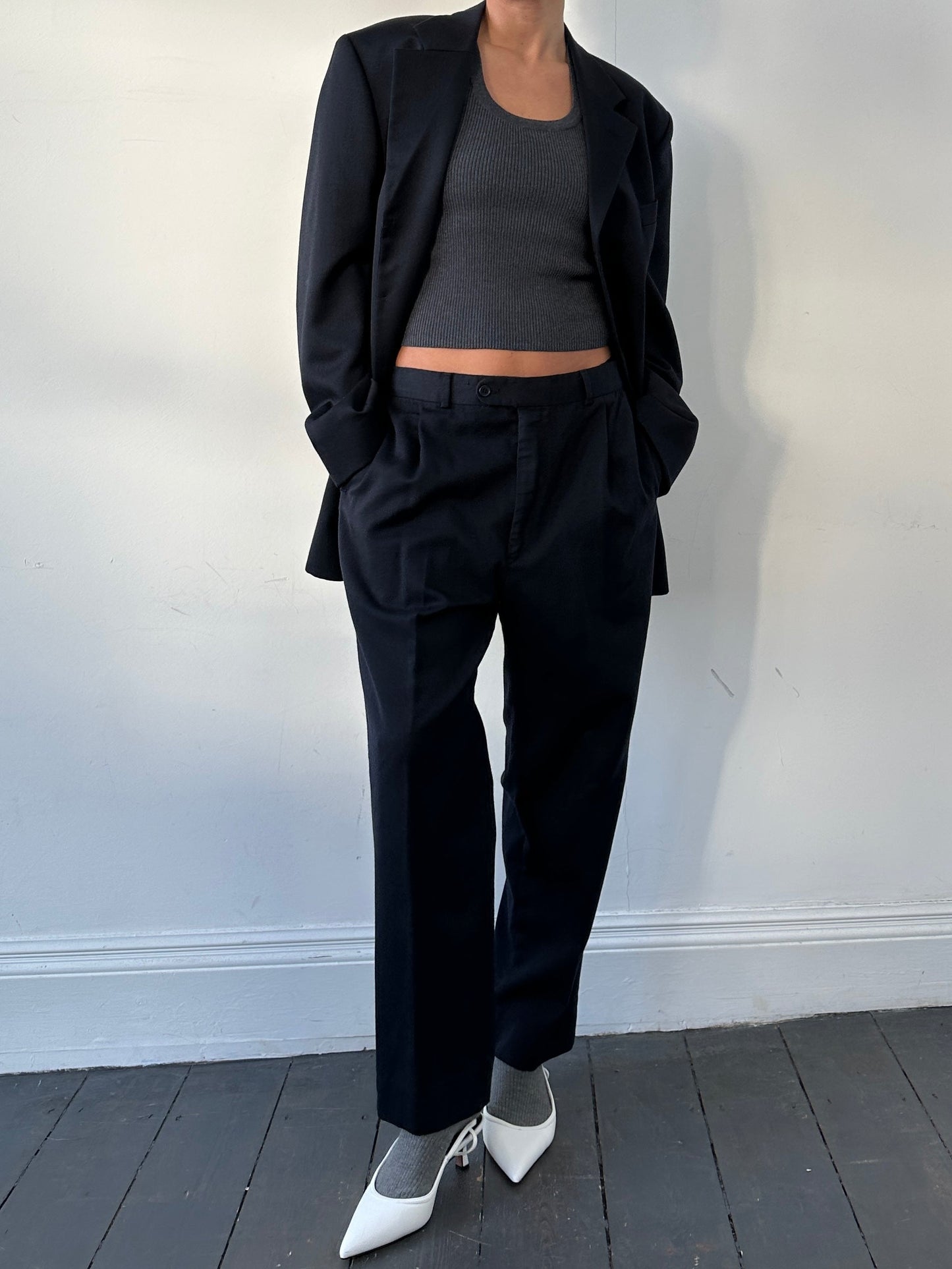 Yves Saint Laurent Pour Homme Pure Wool Single Breasted Suit - 48L/W36