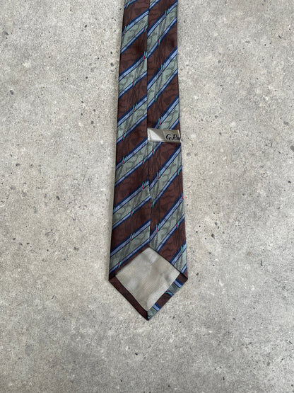 Vintage 1980s diagonal striped tie, classic men's accessory with bold pattern and retro style, made by Vintage brand.