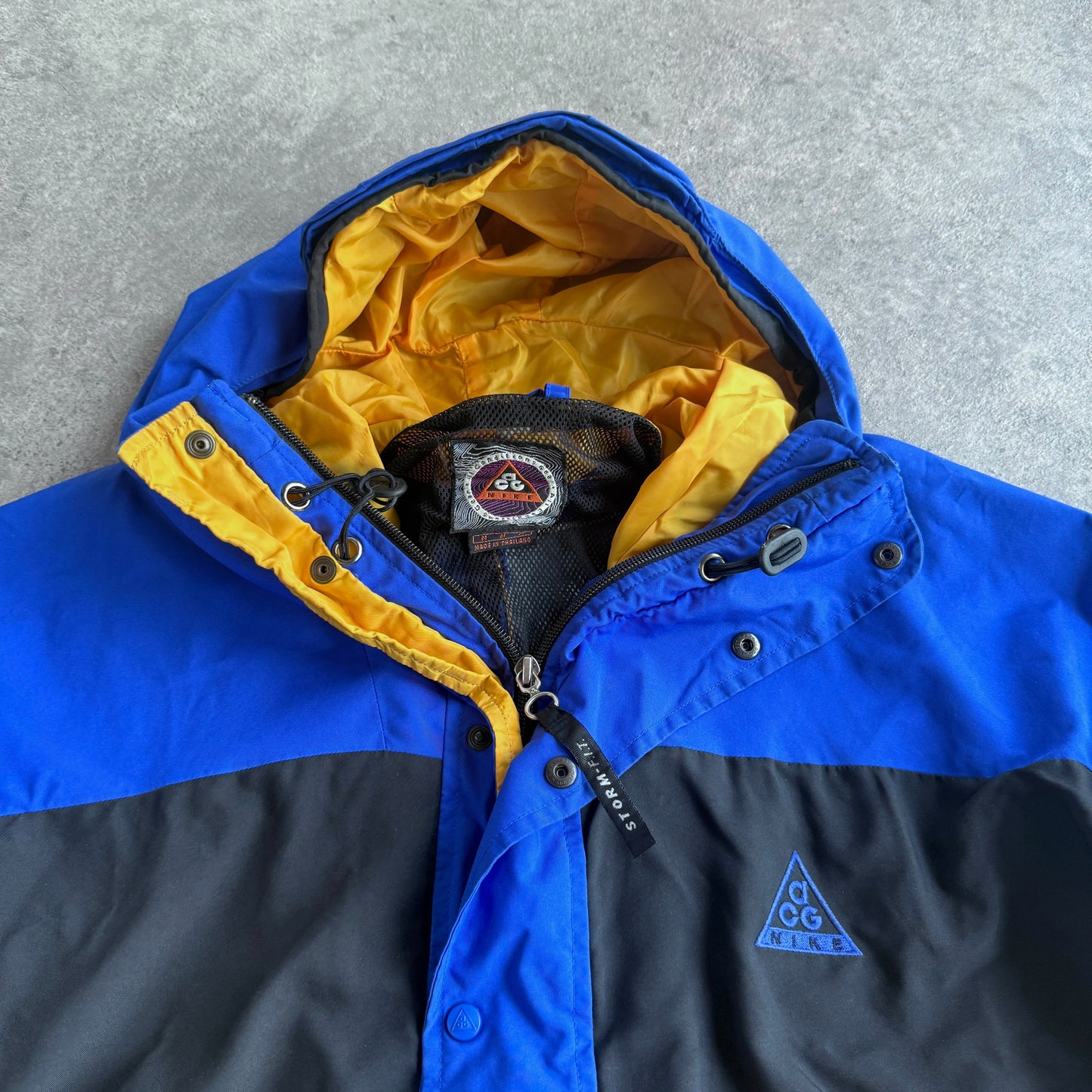 Nike ACG 1990s 1/2 zip storm-fit technical waterproof shell jacket (M)