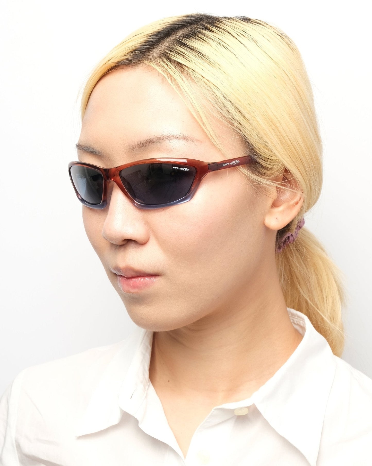 https://cdn.shopify.com/s/files/1/0818/5459/5398/files/1990s-arnette-sunglasses-491799.jpg?v=1741047684