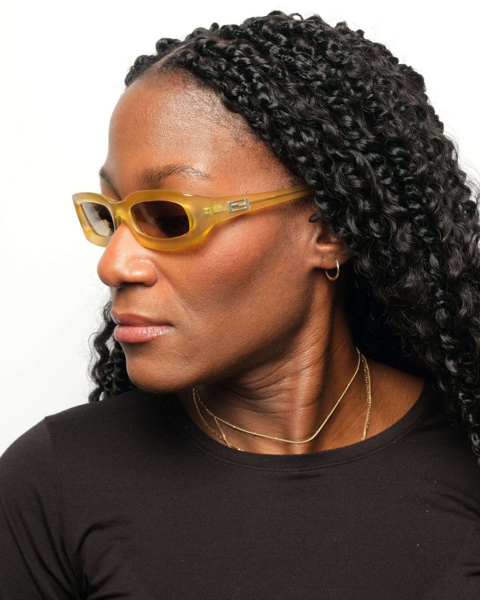 https://cdn.shopify.com/s/files/1/0818/5459/5398/files/1990s-fendi-sunglasses-su140-728768.jpg?v=1745400008