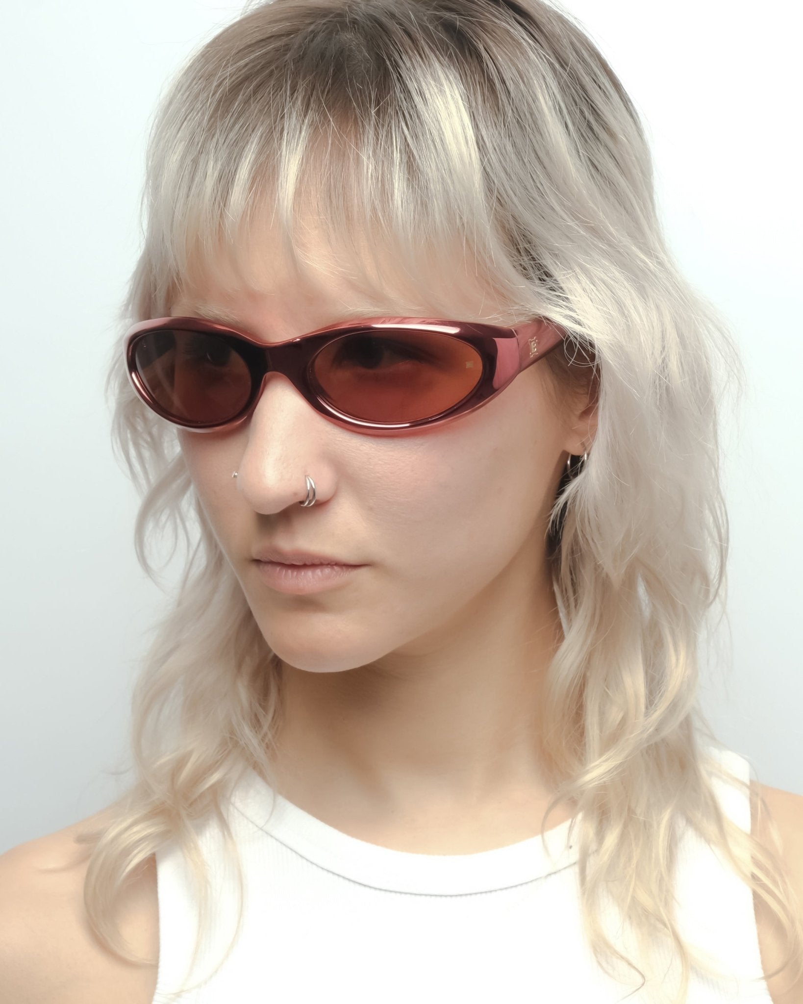 https://cdn.shopify.com/s/files/1/0818/5459/5398/files/1990s-laura-biagiotti-sunglasses-su228-273945.jpg?v=1749227884