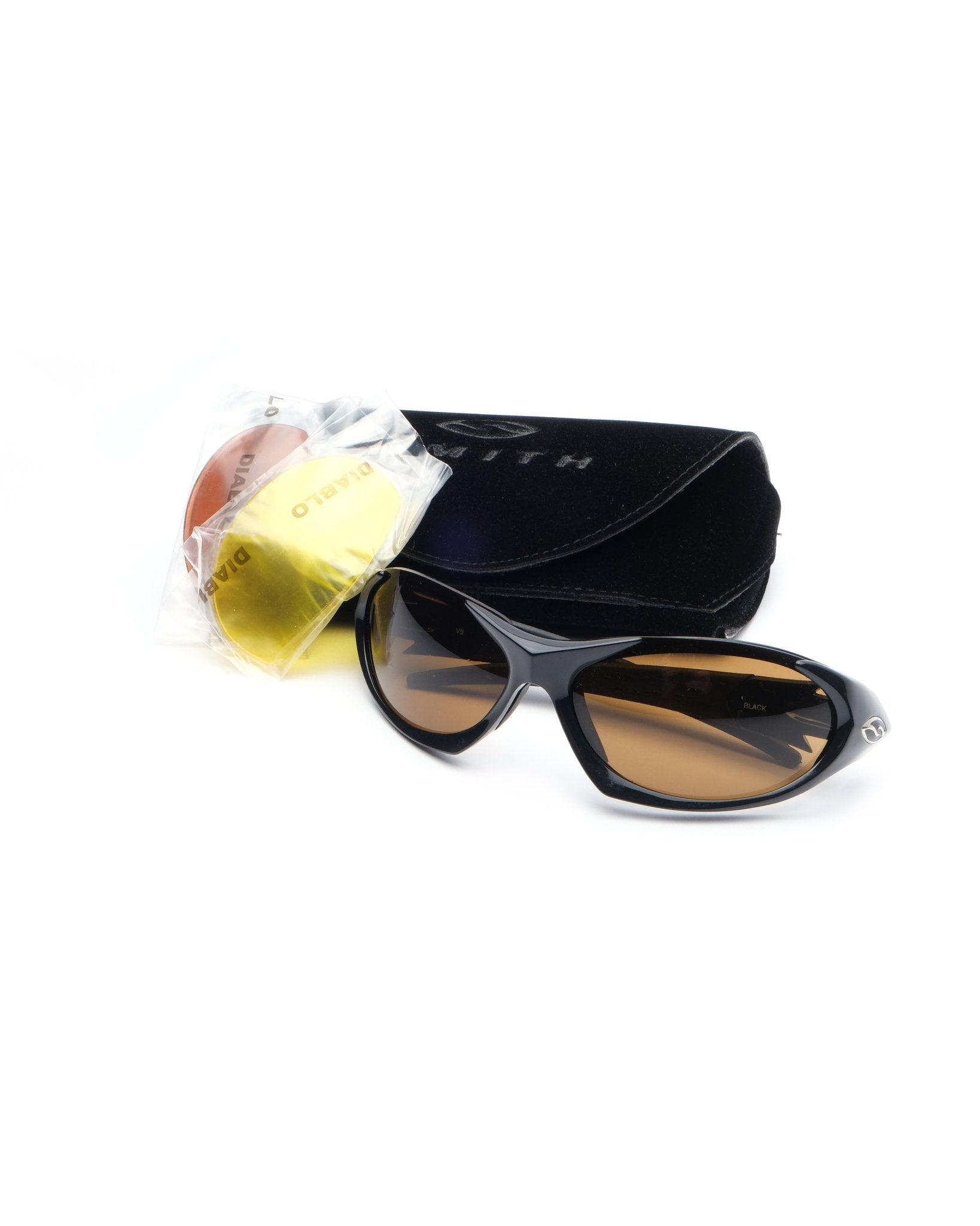 https://cdn.shopify.com/s/files/1/0818/5459/5398/files/1990s-smith-sunglasses-871873.jpg?v=1744637503