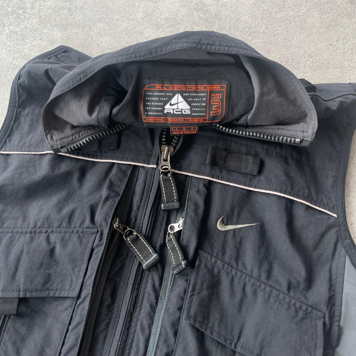 Nike ACG RARE 1990s technical cargo vest jacket (L)