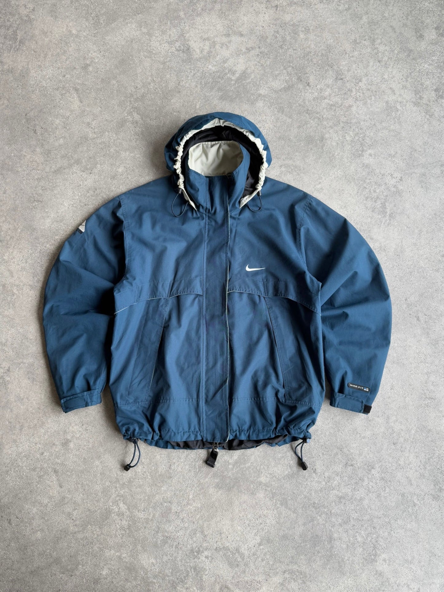 nike acg 1990s lightweight technical waterproof jacket (m)