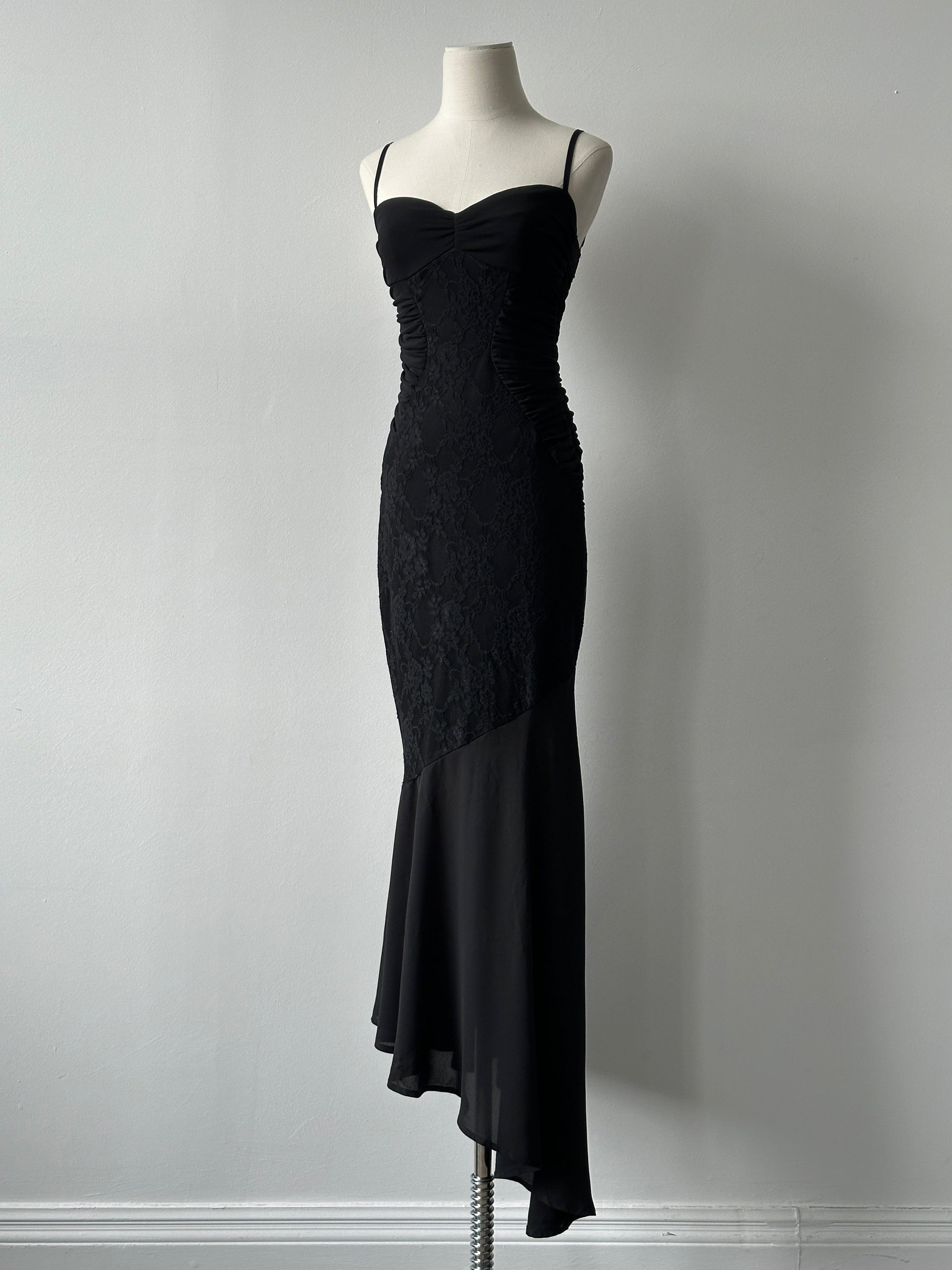 Vintage 2000s Ruched Asymmetric Lace Floor Length Dress - S-M