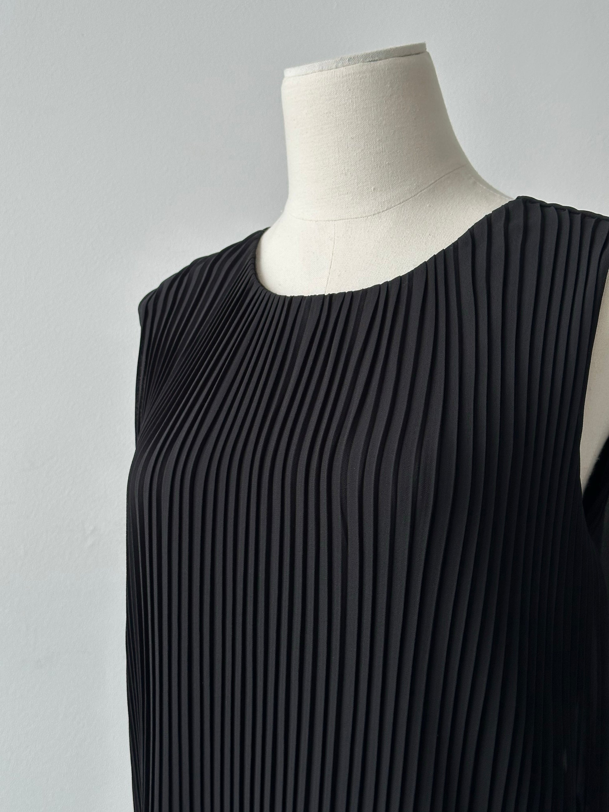 Italian Vintage 1990s Pleated Sleeveless Top - M