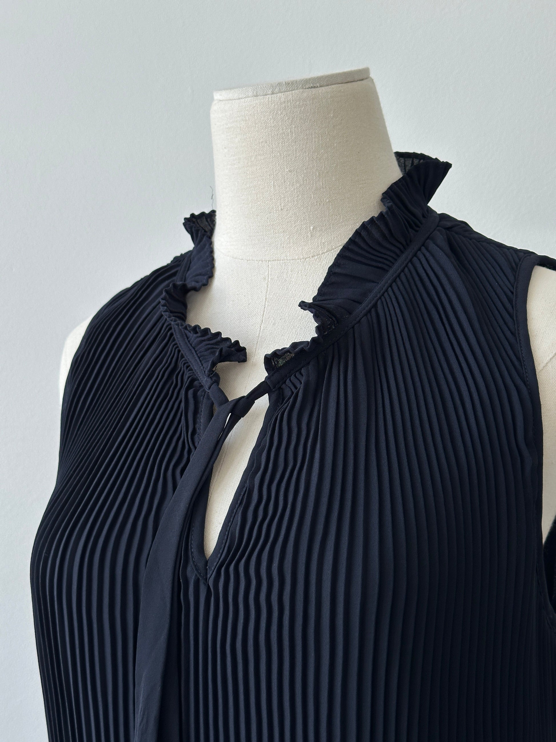 DKNY 2000s Pleated Sleeveless Tie Top - L