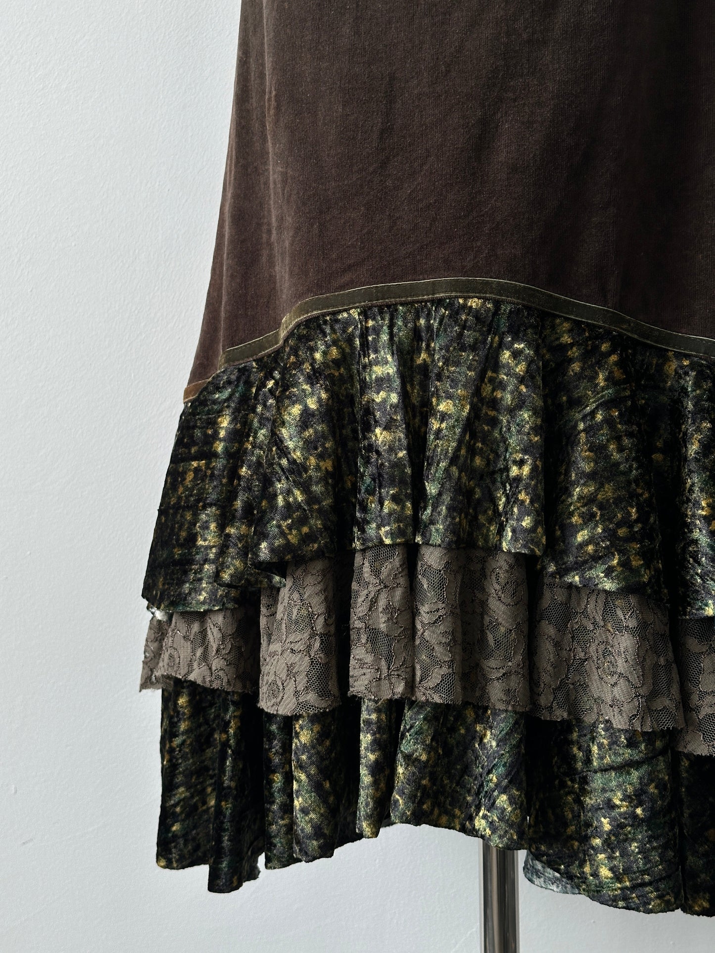 Italian Vintage 1990s Pleated Layered Lace Skirt - W28
