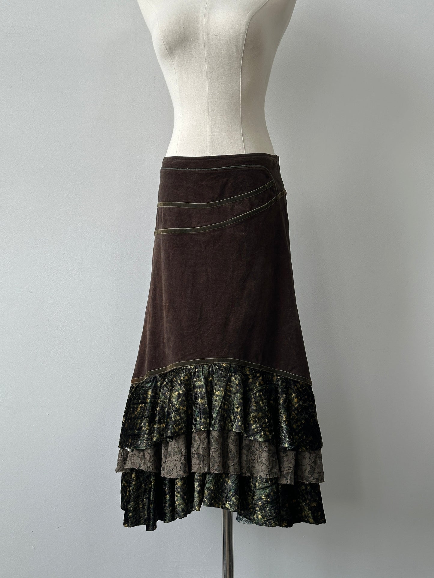 Italian Vintage 1990s Pleated Layered Lace Skirt - W28