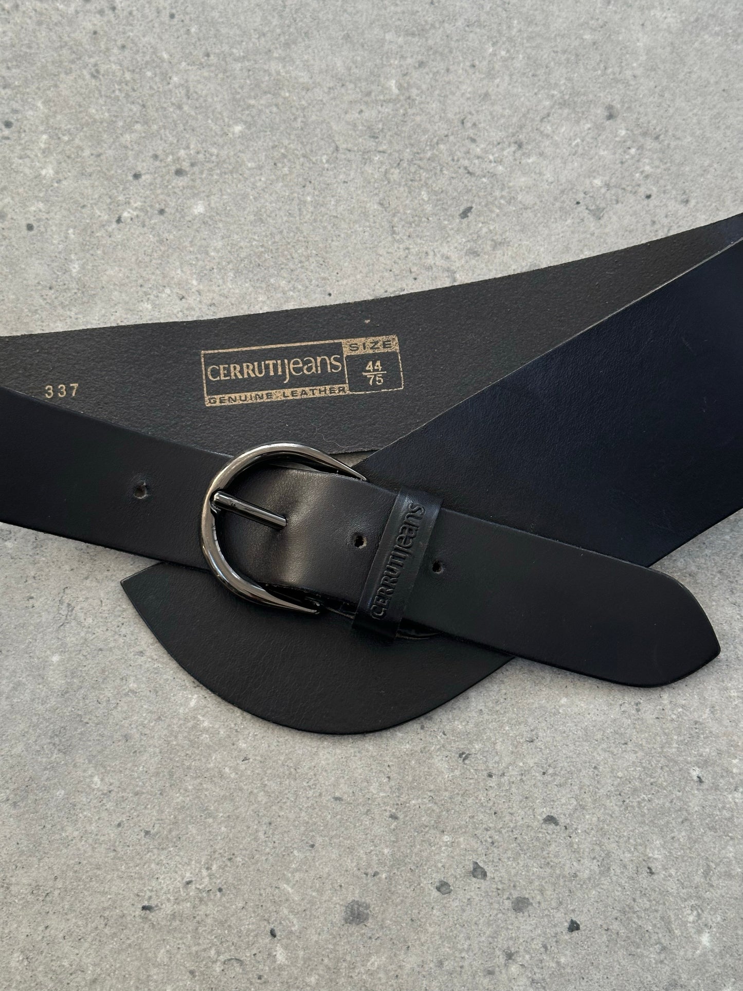 Cerruti 1990s chunky leather belt with silver buckle, W32-35, featuring textured dark brown leather and classic design.