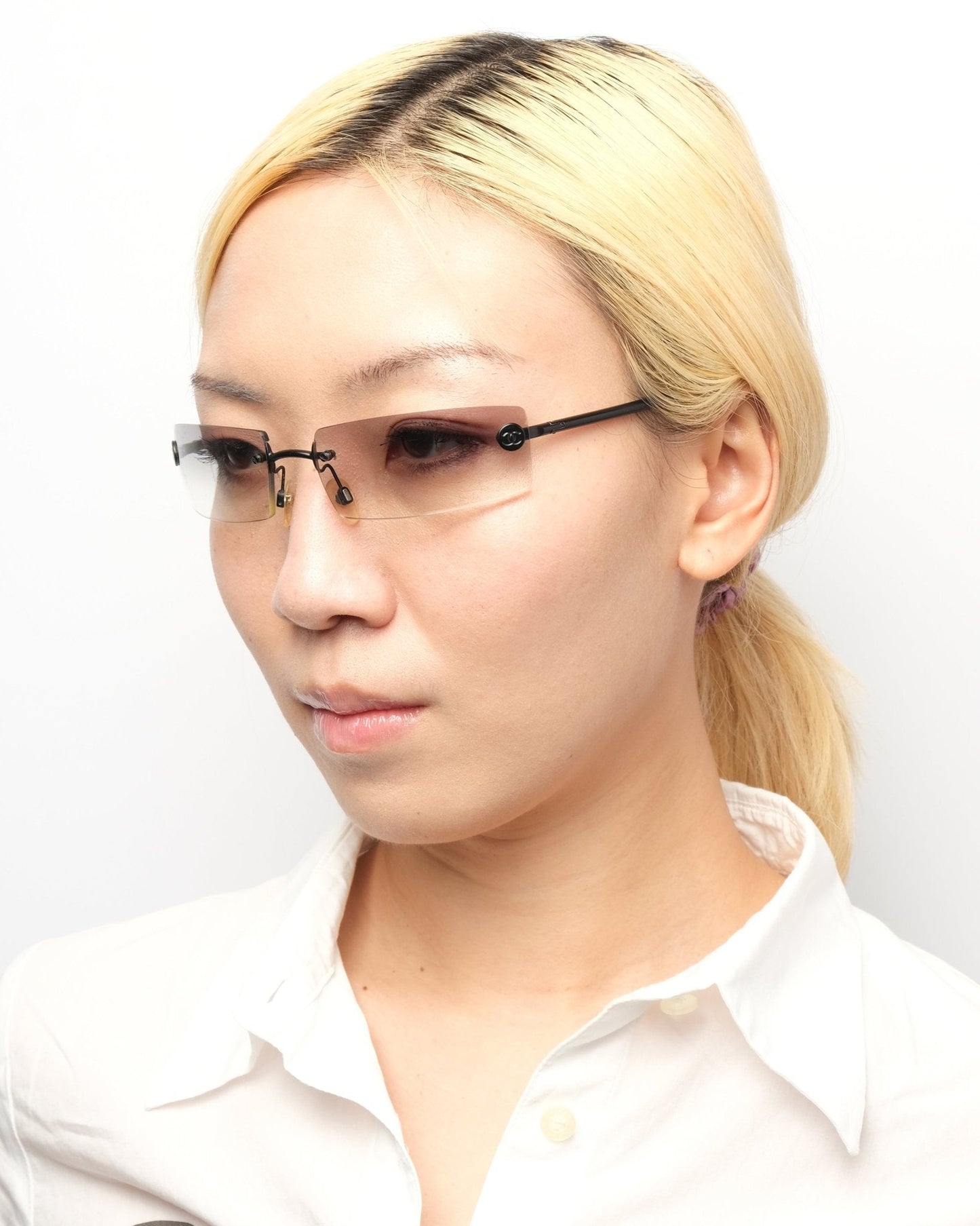 https://cdn.shopify.com/s/files/1/0818/5459/5398/files/2002-chanel-rimless-760552.jpg?v=1743076475