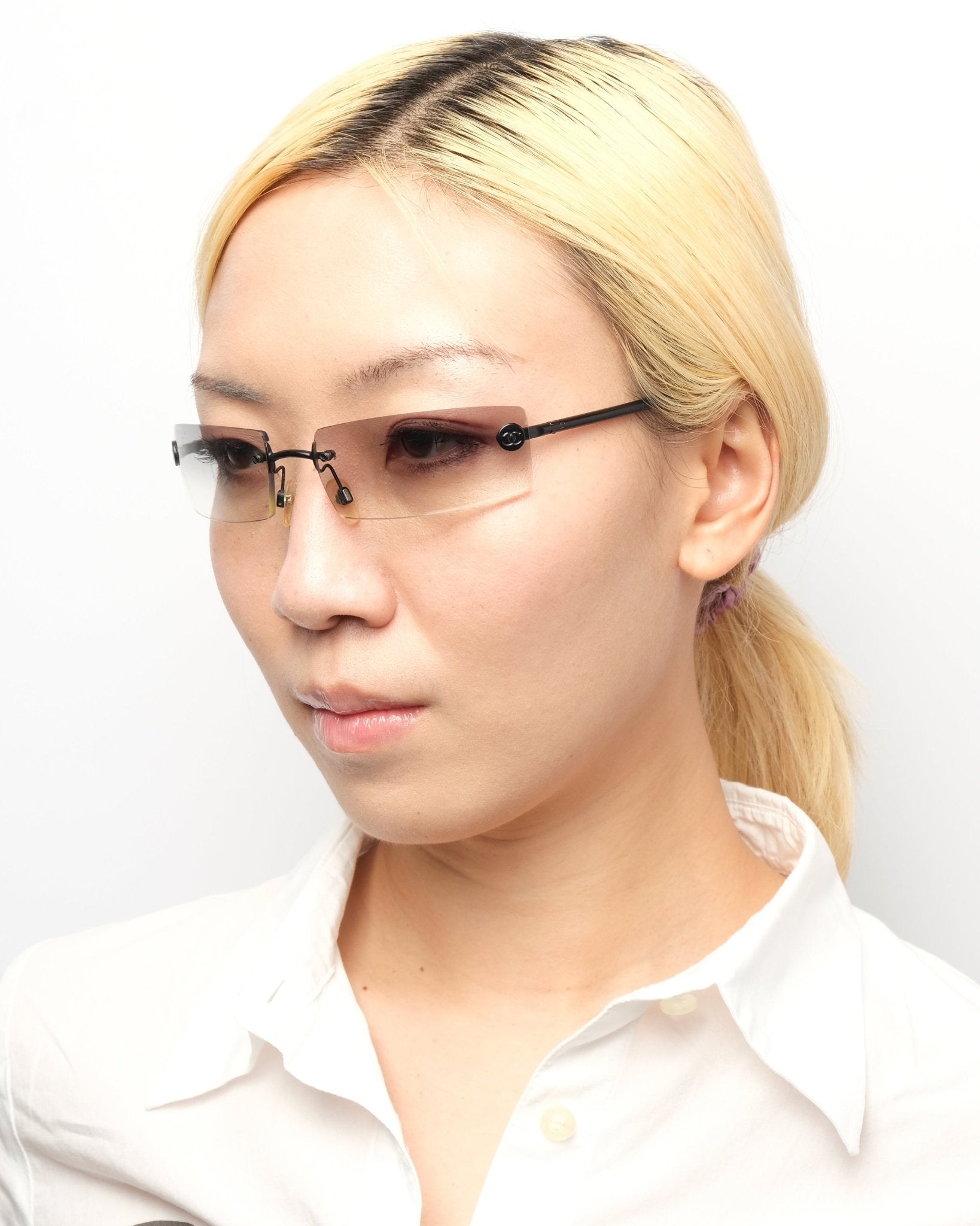 https://cdn.shopify.com/s/files/1/0818/5459/5398/files/2002-chanel-rimless-760552.jpg?v=1743076475