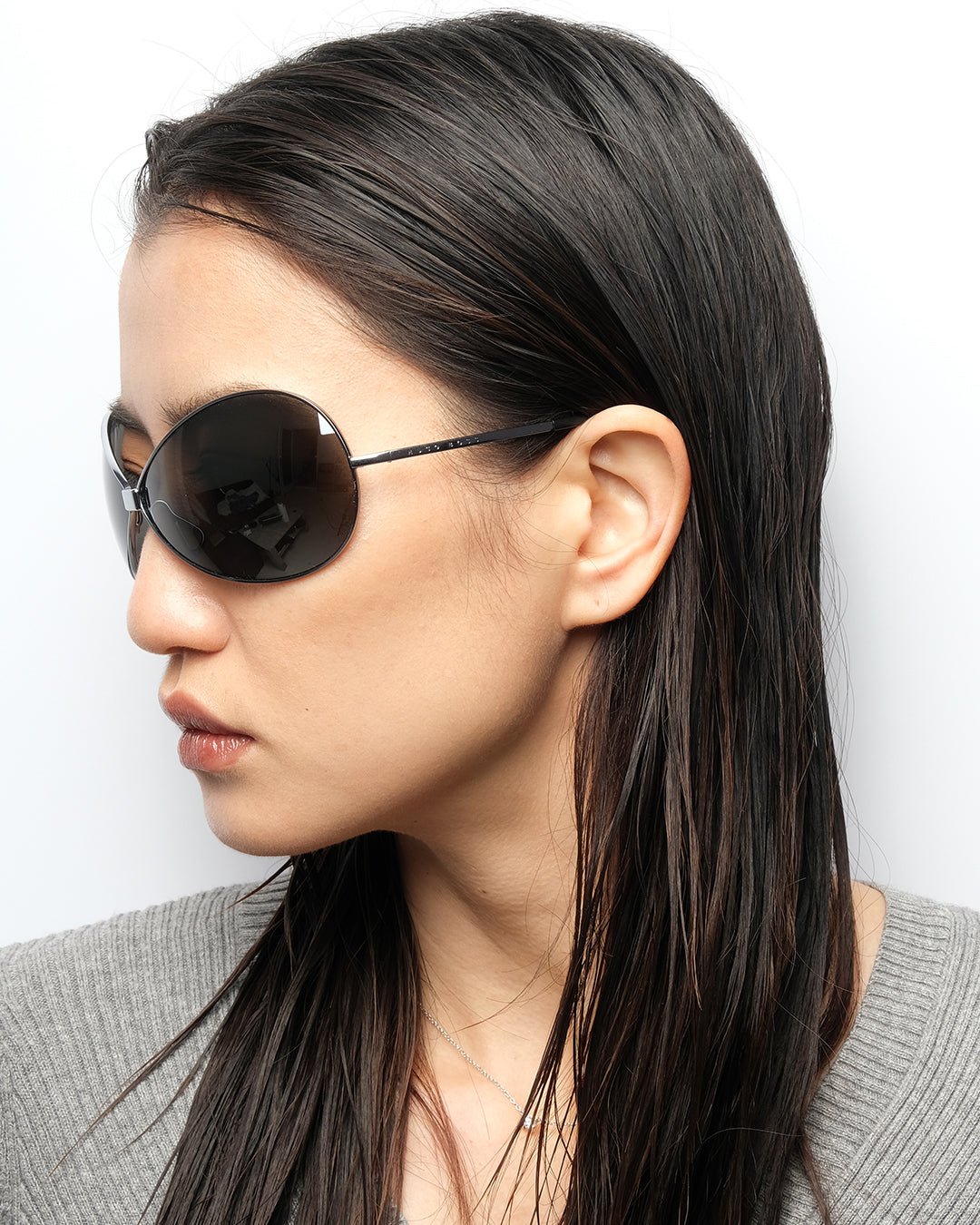 https://cdn.shopify.com/s/files/1/0818/5459/5398/files/2004-boss-sunglasses-793598.jpg?v=1739180702
