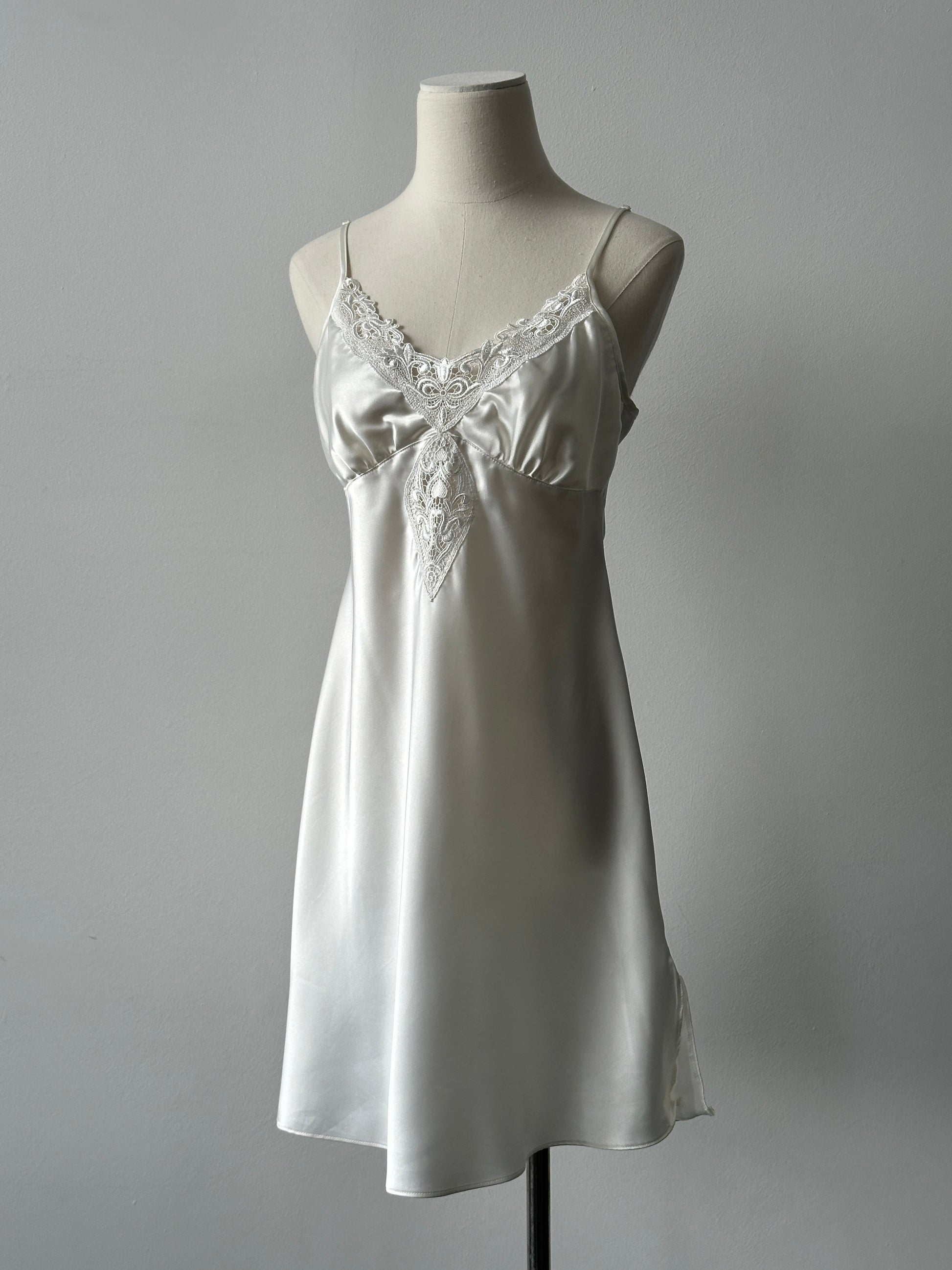 Vintage 2000s Sain Lace Sleeveless Mini Slip Dress - S-M