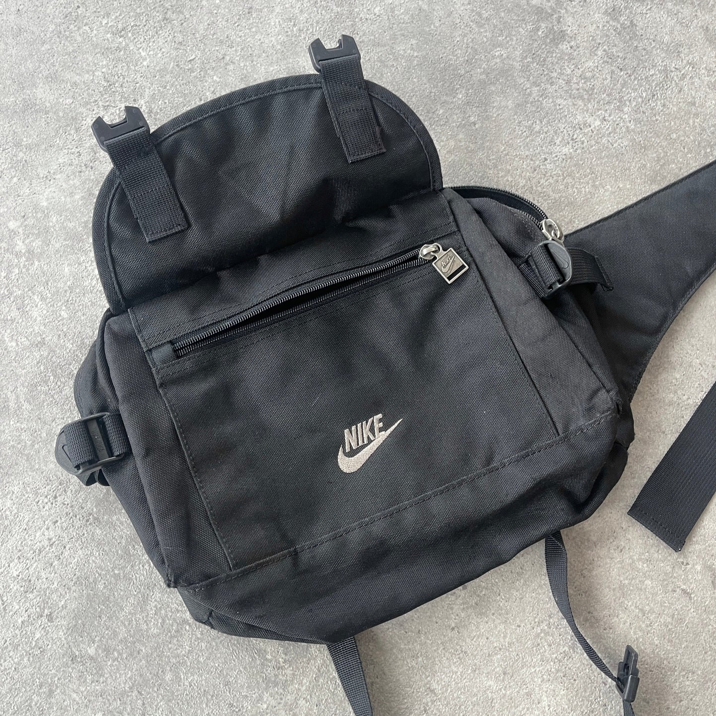 Nike ACG 1990s cross body technical utility bag (13”x9”x5”)