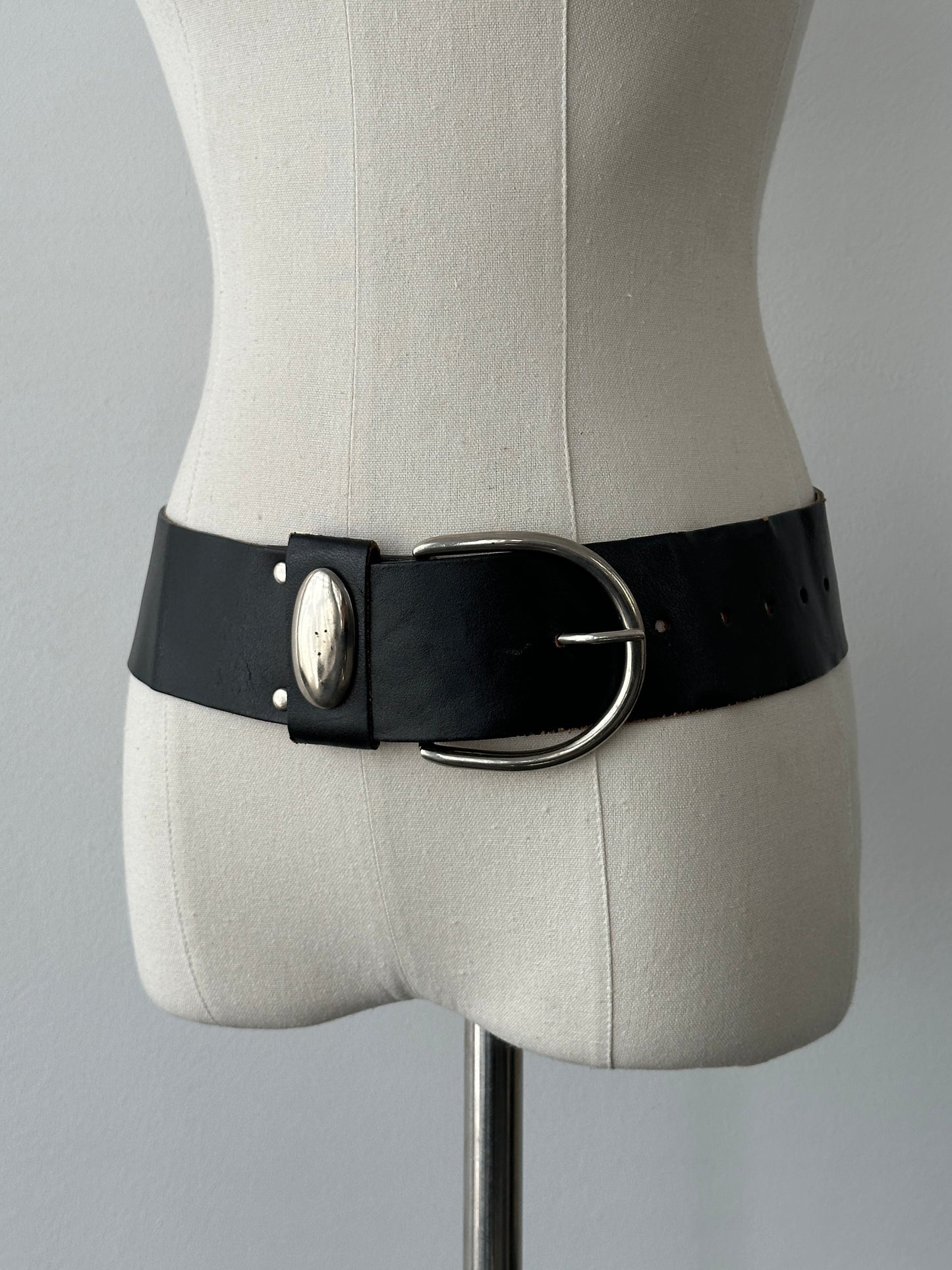 French Vintage 1990s Leather Chunky Belt - W23-28