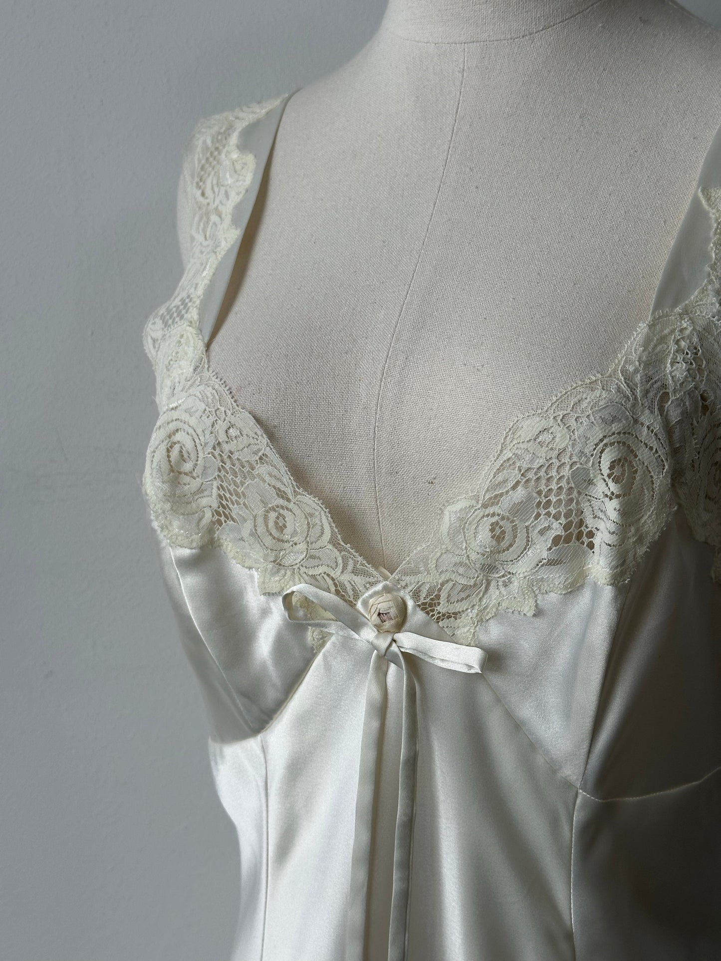 Victoria's Secret 2000s Lace Satin Slip Mini Dress - M