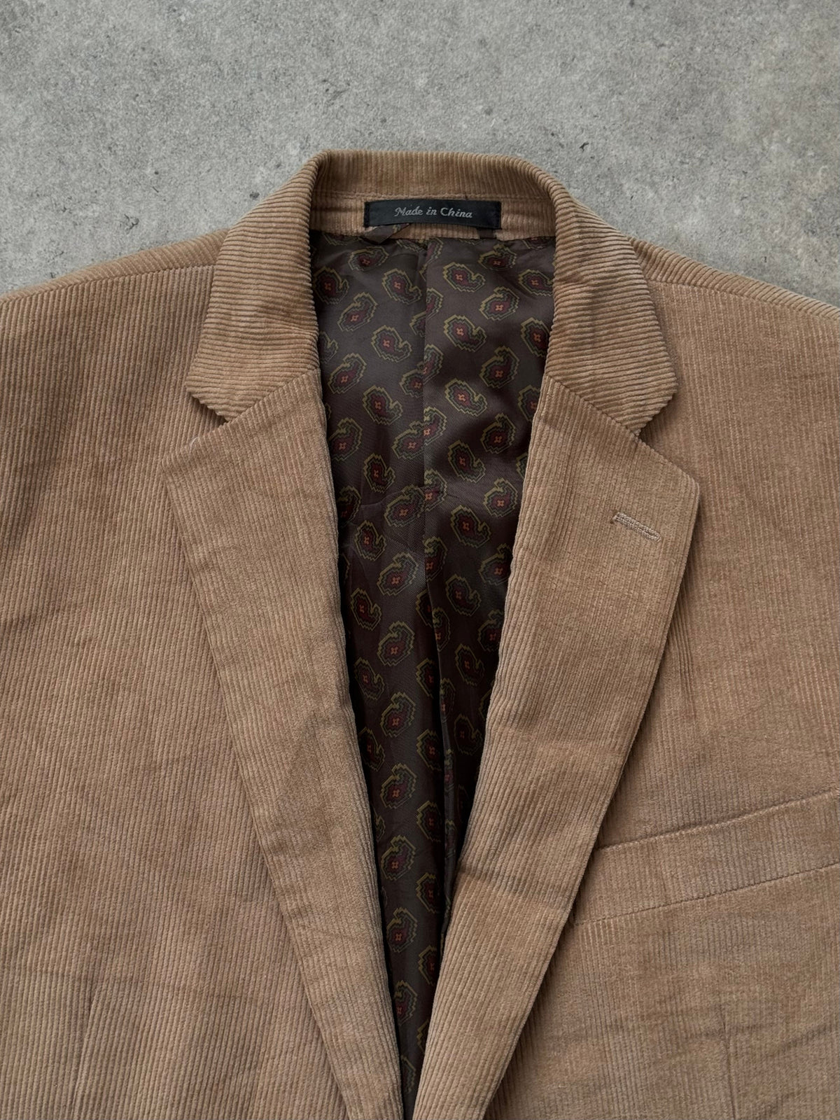 Chaps 2000s corduroy single-breasted blazer in size 40R/L, with classic lapels and tailored fit, shown in dark brown.