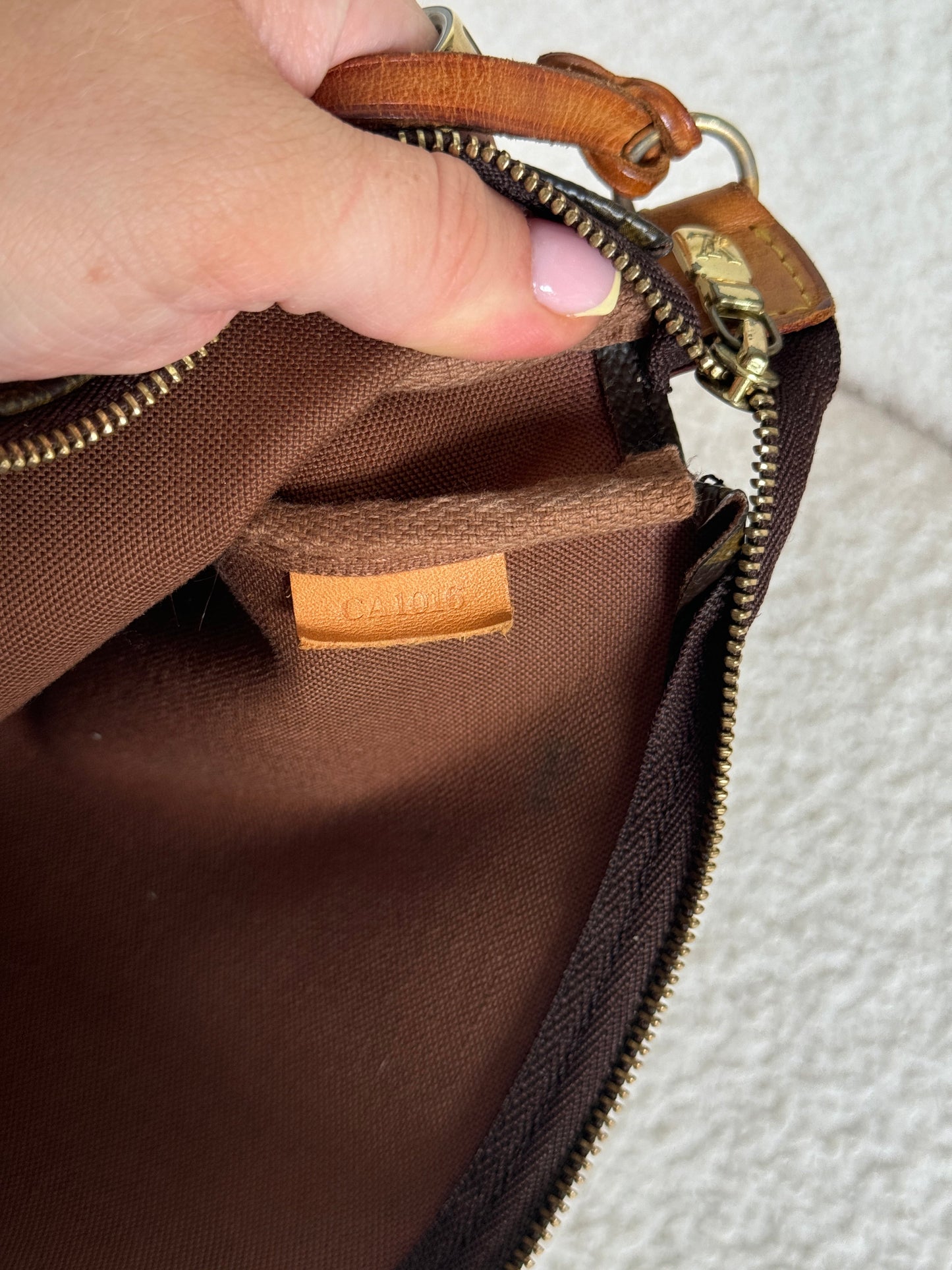 2006 Louis Vuitton Classic Pochette Accessoires Handbag | O/S, Brown