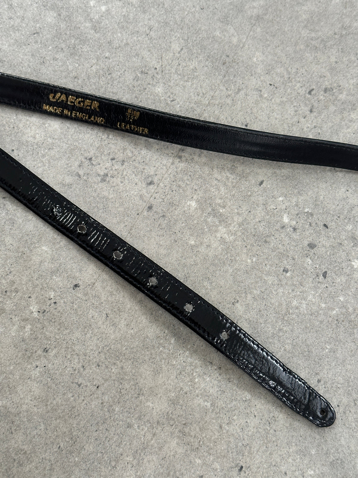 Jaeger 1990s patent leather sculptural buckle belt in size W30-35, featuring bold metallic buckle and sleek black finish.