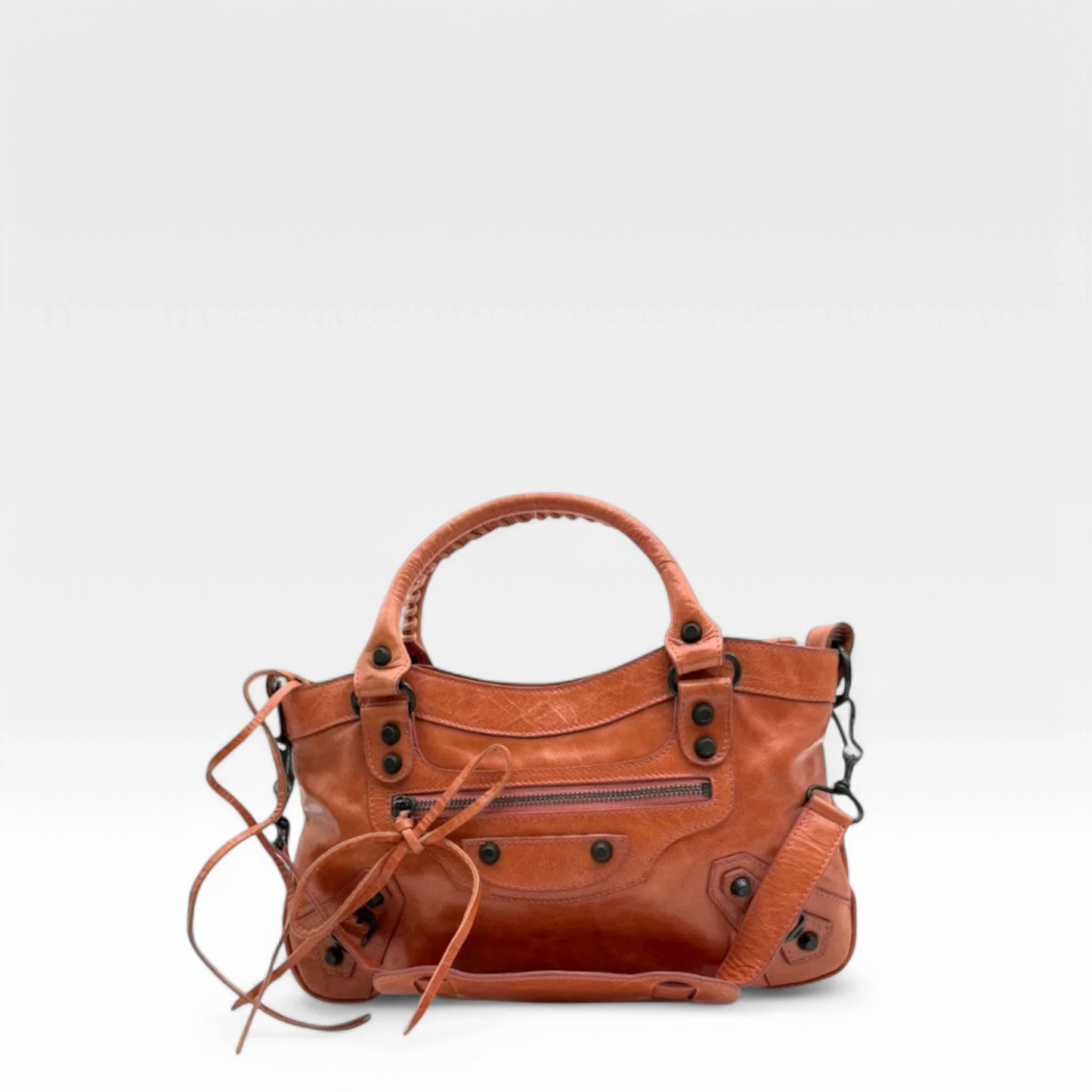 https://cdn.shopify.com/s/files/1/0564/9376/8855/files/2755_Balenciaga_Handtasche_City_bag_mit_Schultergurt_aus_Leder_orange_vintage_designer_handbag_1421.webp?v=1741787907