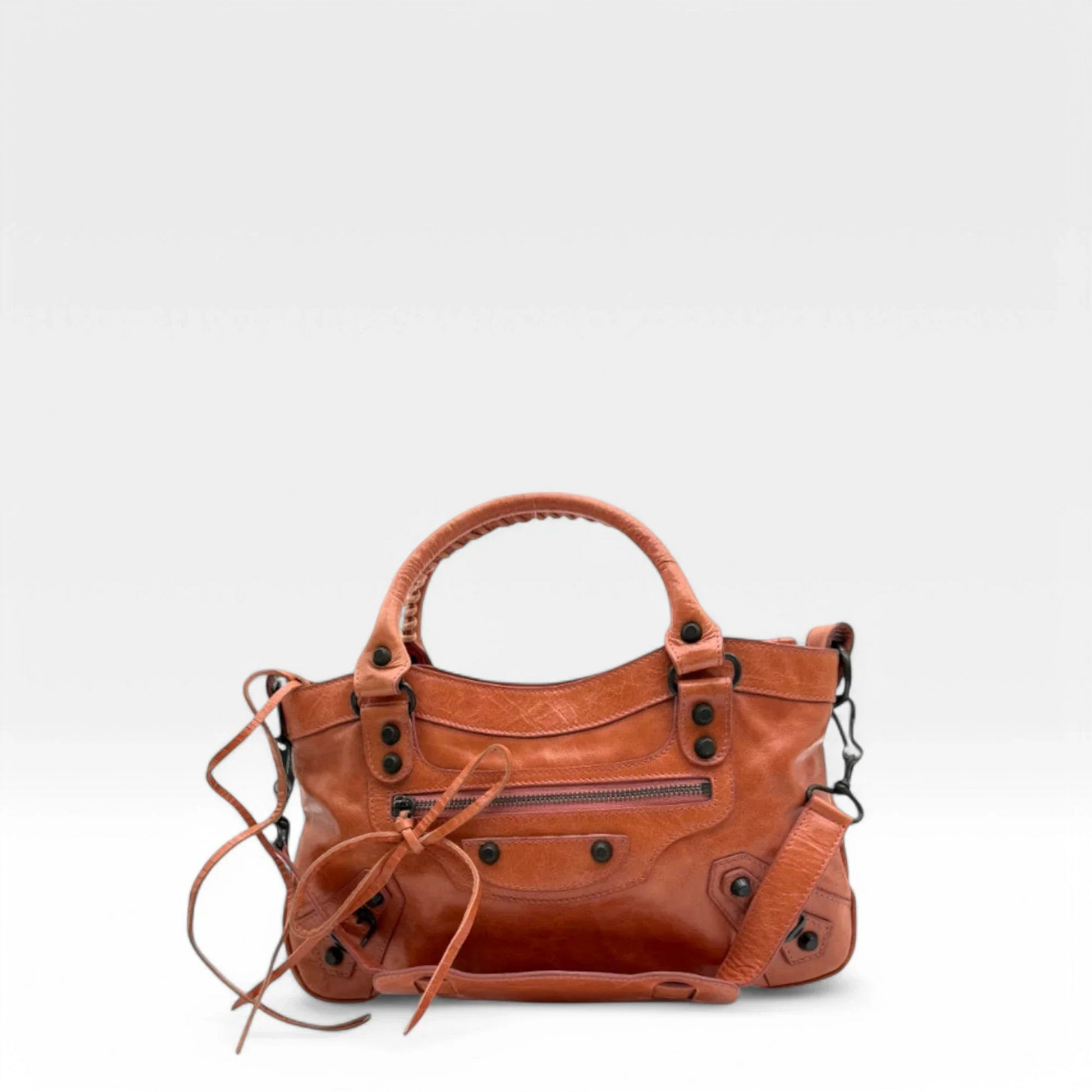 https://cdn.shopify.com/s/files/1/0564/9376/8855/files/2755_Balenciaga_Handtasche_City_bag_mit_Schultergurt_aus_Leder_orange_vintage_designer_handbag_1421.webp?v=1741787907